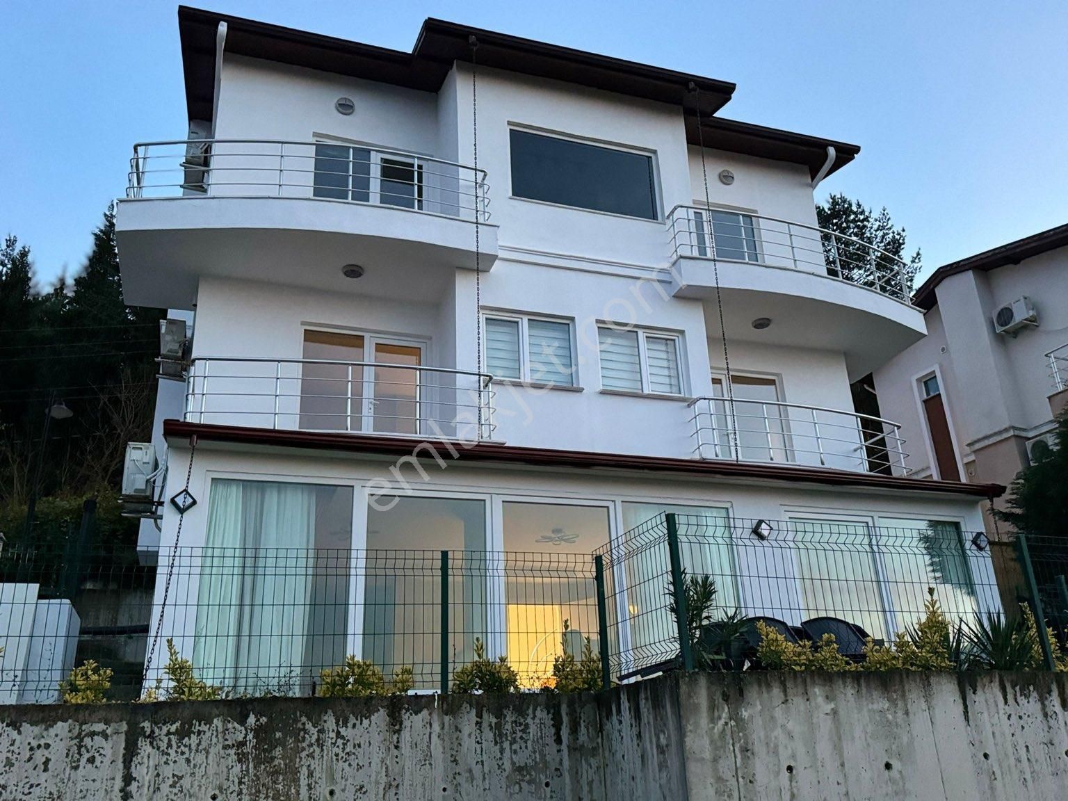 Sapanca Kurtköy Dibektaş Satılık Villa Sakarya Sapanca Kurtköy Dibektaş’ta göl manzaralı muhteşem villa