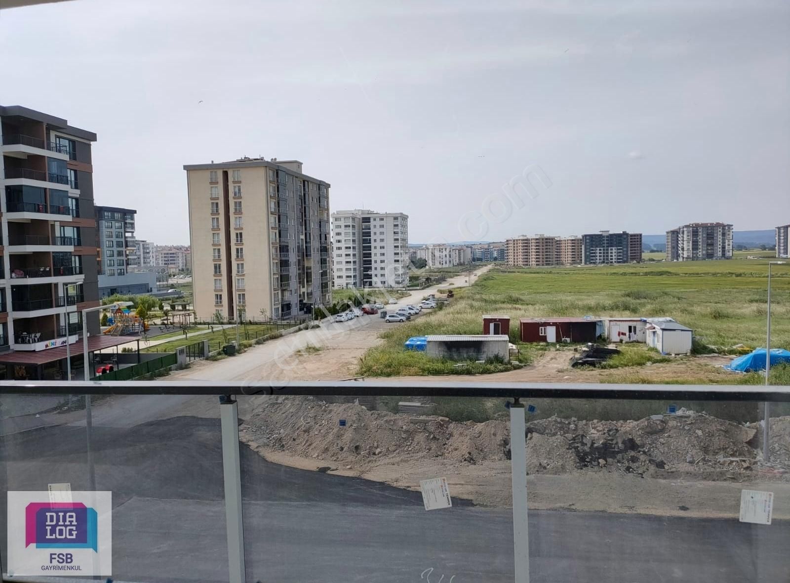 Çanakkale Merkez Esenler Satılık Daire ÇANAKKALE ESENLER MAHALLESİNDE HAVUZLU SİTE İÇİNDE DAİRE