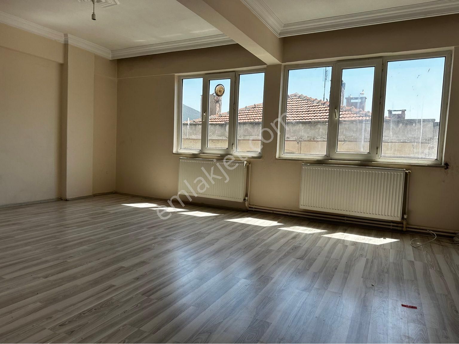 Gemlik Dr. Ziya Kaya Kiralık Daire GEMLİKTE CADDE ÜZERİ KİRALIK DAİRE