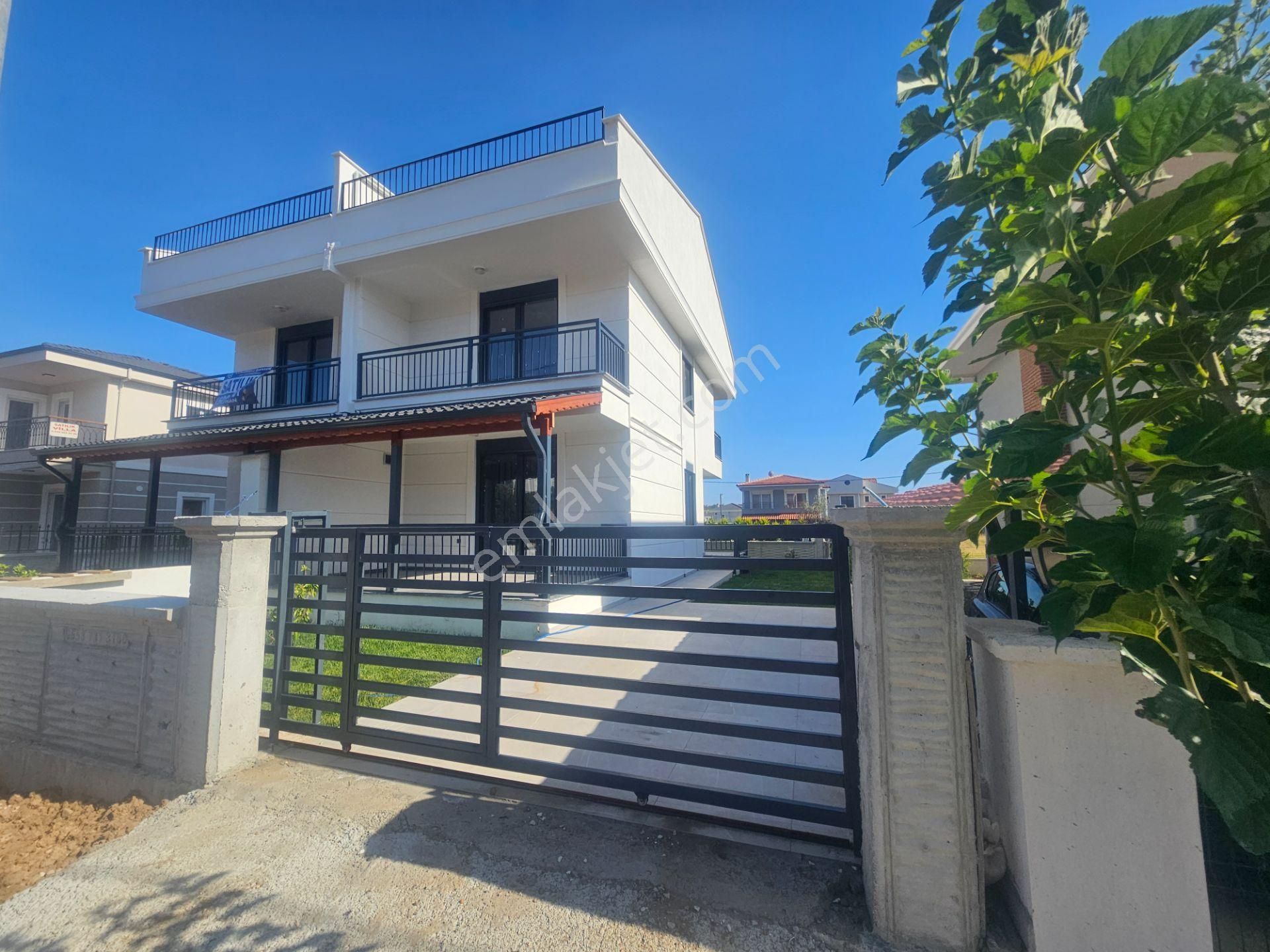 Ayvalık Küçükköy Satılık Villa  Ayvalık'ta Satılık Sıfır 4+1 Villa
