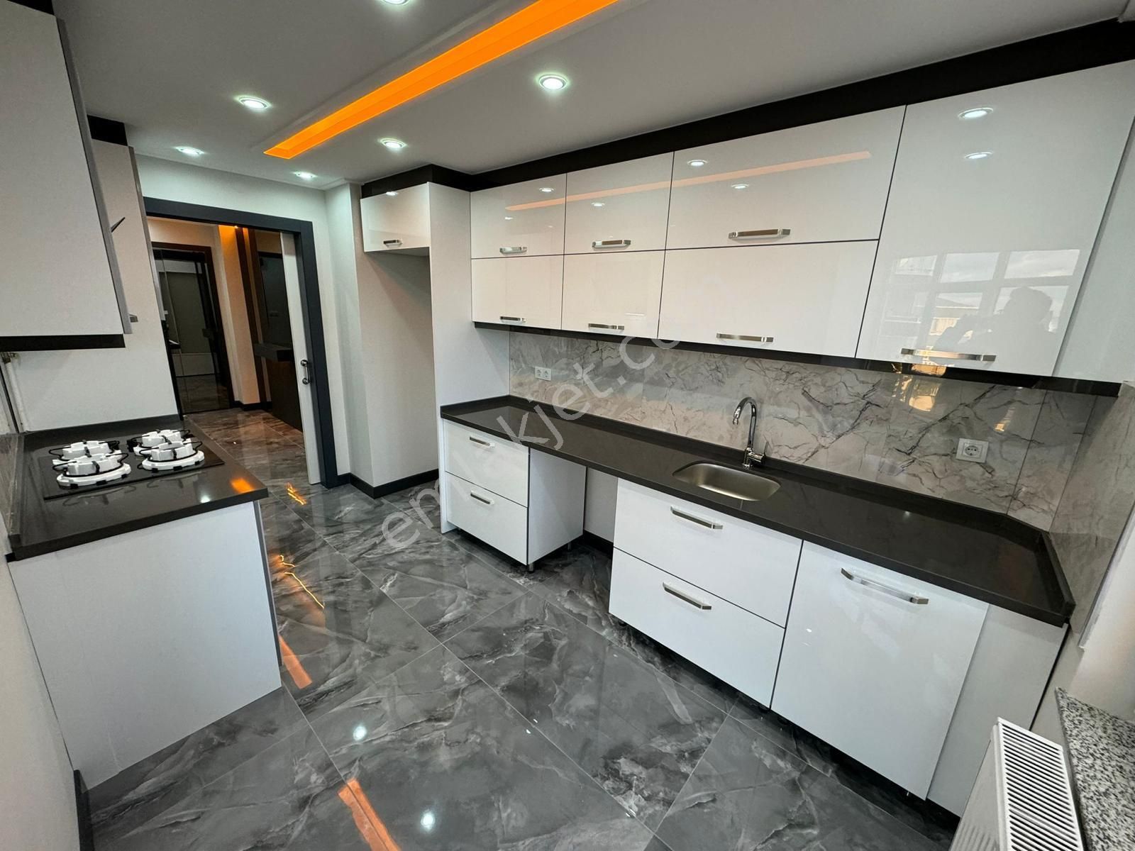 Çankaya Malazgirt Satılık Daire  LEVENT'TEN DİKMEN CADDESİNDE 3+1+2 BANYO+ GİYİNME ODASI 150M2 ARA KATTA MANZARALI FULL YAPILI