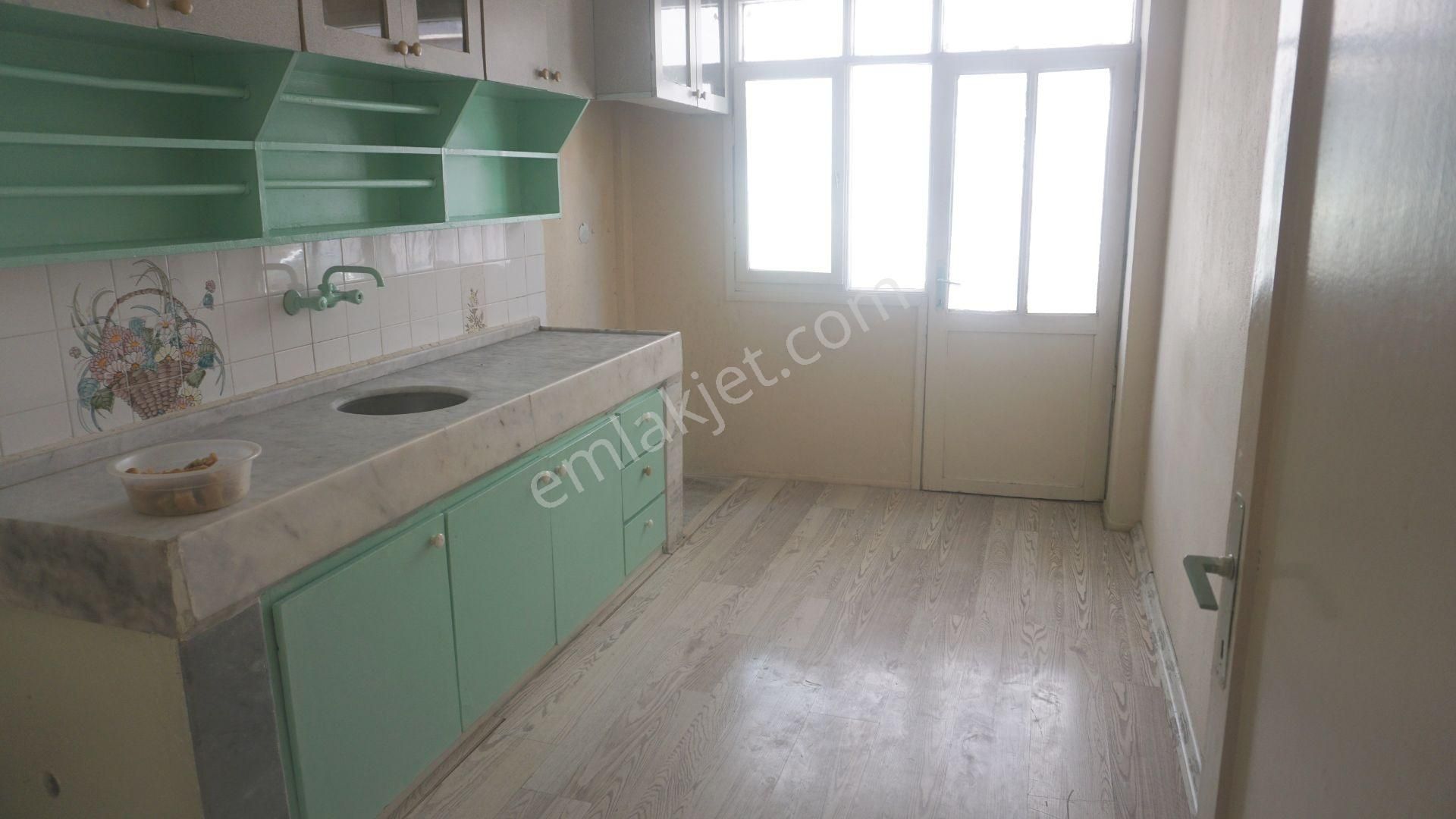 Menemen Esatpaşa Kiralık Daire  ÇİĞLİ SERKAN EMLAK DAN MENEMENDE ESATPAŞADA 2+1 90 M2 DAİRE