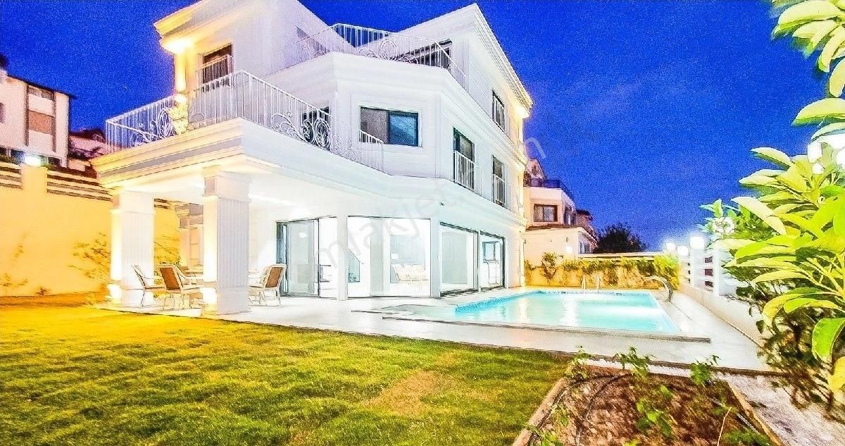 Güzelbahçe Yelki Satılık Villa İZMİR GÜZELBAHÇE DENİZE CEPHE ADALAR MANZARALI MÜSTAKİL BAHÇE VE HAVUZLU 4+2 SATILIK SIFIR VİLLA