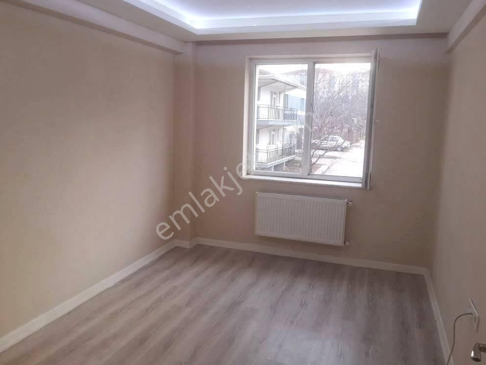 Odunpazarı 71 Evler Kiralık Daire  71 EVLER MAHALLESİ AÇELYA TRAMVAY ÖNÜ 1+1 KİRALIK DAİRE