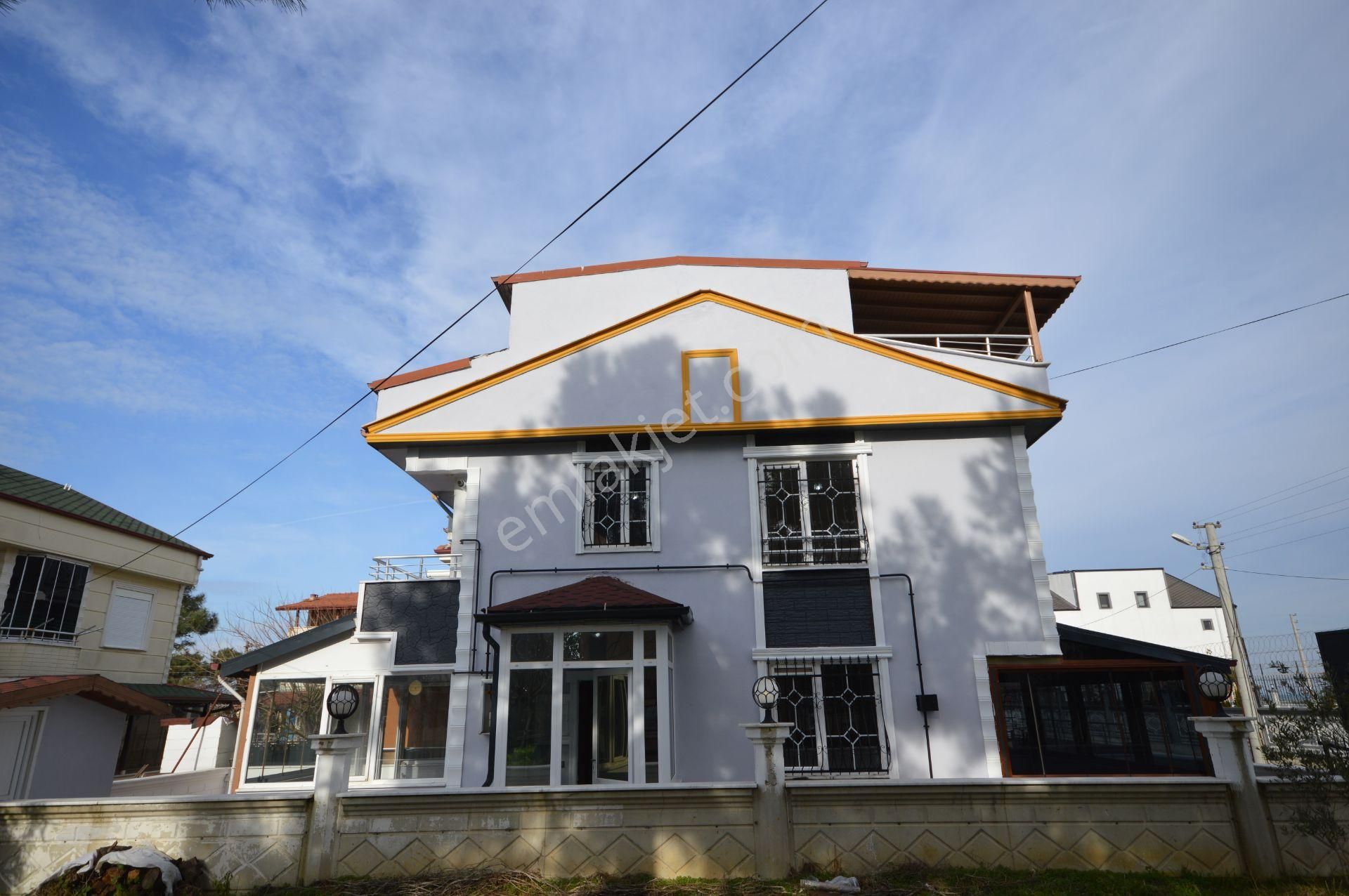 Sakarya Kocaali Site İçerisinde Satılık Villa  SAKARYA/KOCAALİ SAHİL'DE DENİZE YAKIN MÜSTAKİL  BAHÇELİ 4+1 SIFIR TRİPLEKS VİLLA