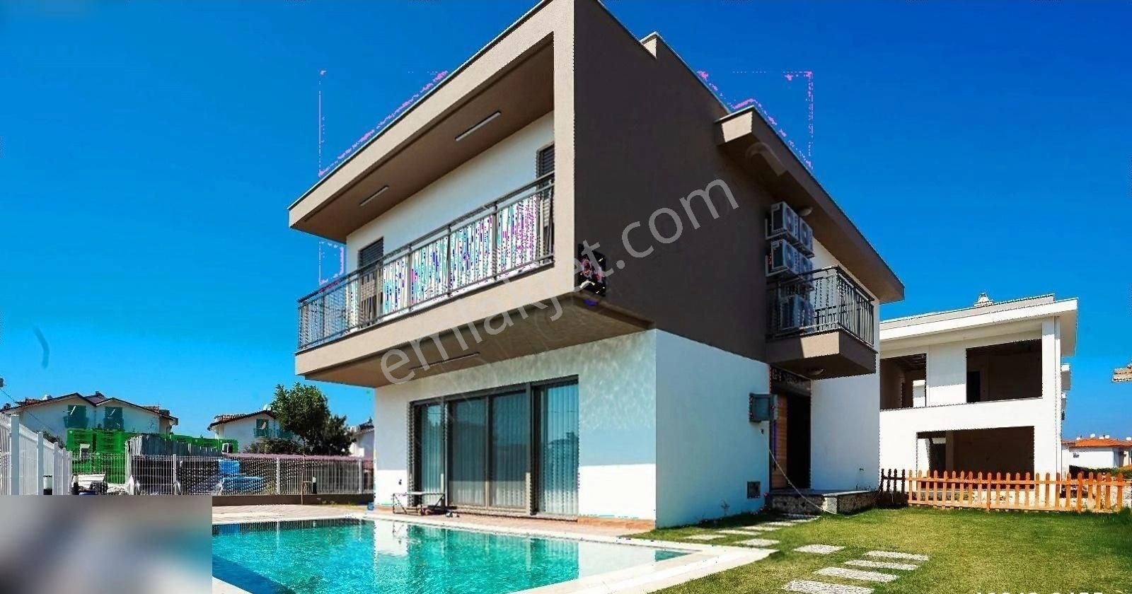 Kuşadası Davutlar Satılık Villa KUŞADASINDA SATILIK DENİZE YAKIN ÖZEL HAVUZLU MÜSTAKİL 4+1 VİLLA