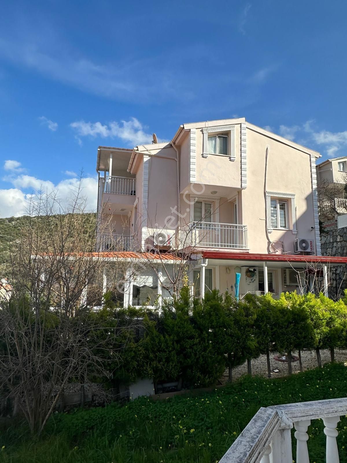 Kuşadası Bayraklıdede Satılık Villa KUŞADASI BAYRAKLIDEDE DAİRE FİYATINA VİLLA