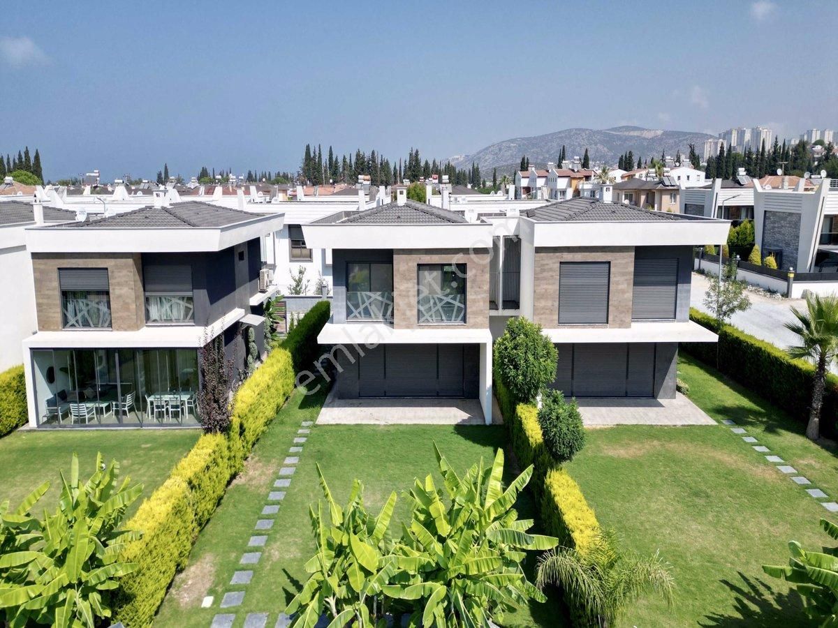 Aydın Kuşadası Deniz Manzaralı Satılık Villa KUŞADASI KARAOVA'DA HAVUZLU, MÜSTAKİL, 220 M2 BAHÇELİ, 4+1 LÜKS VİLLA