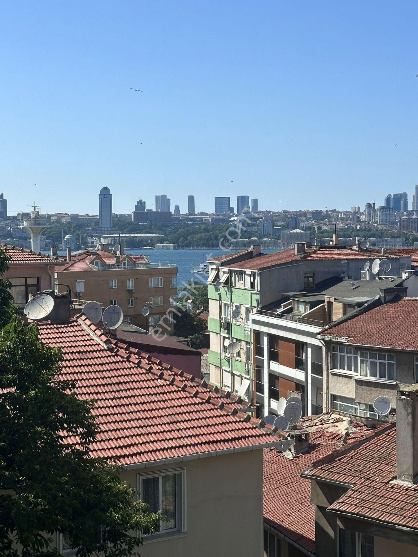 Üsküdar Aziz Mahmut Hüdayi Satılık Daire  ÜSKÜDAR AZİZ MAHMUTTA 3+1 110m2 DENİZ GÖREN ARA KAT DAİRE