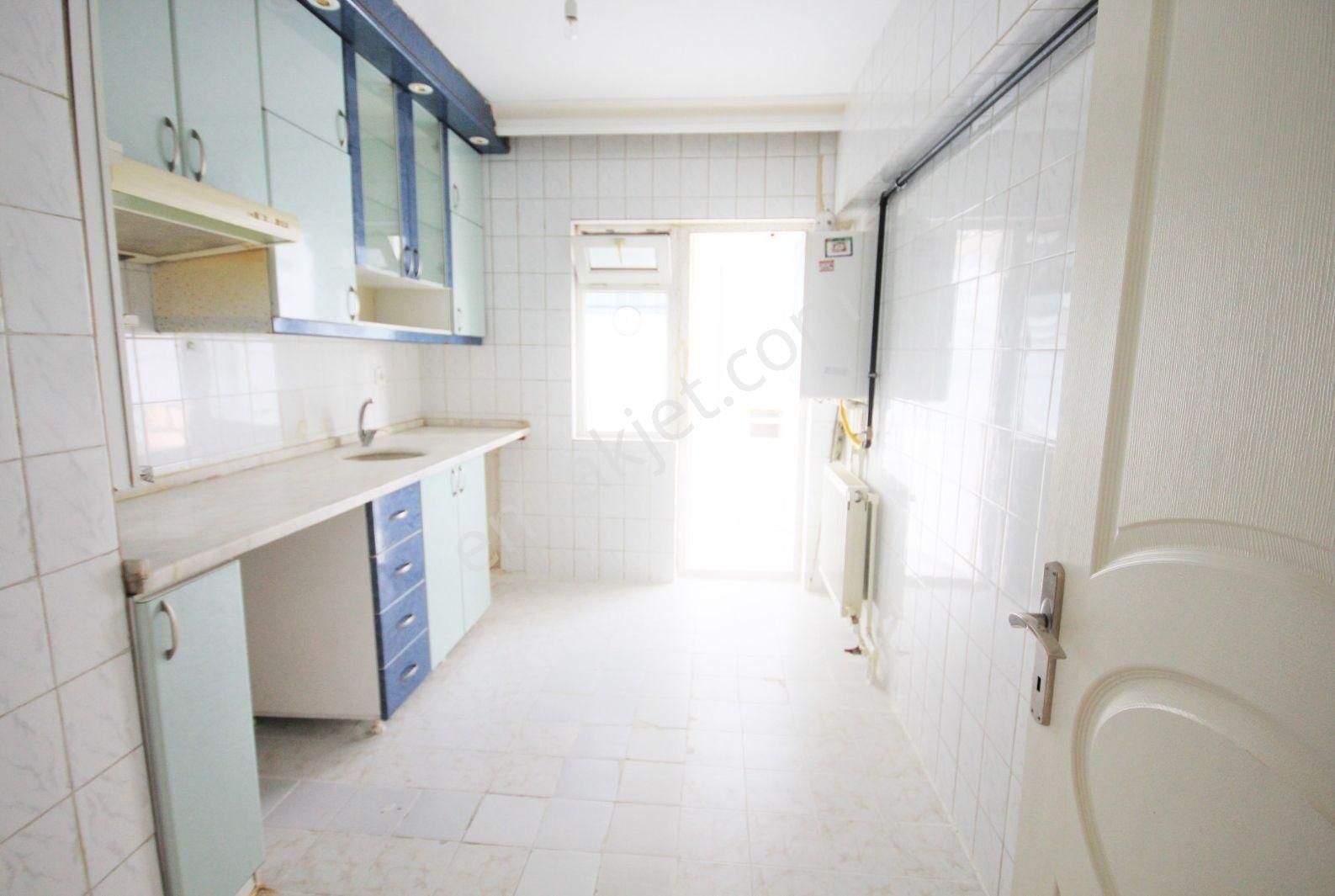 Mamak Kartaltepe Satılık Daire  KARTALTPE MAH. CADDE YAKINI KATTA 110 M² 3+1 SATILIK DAİRE