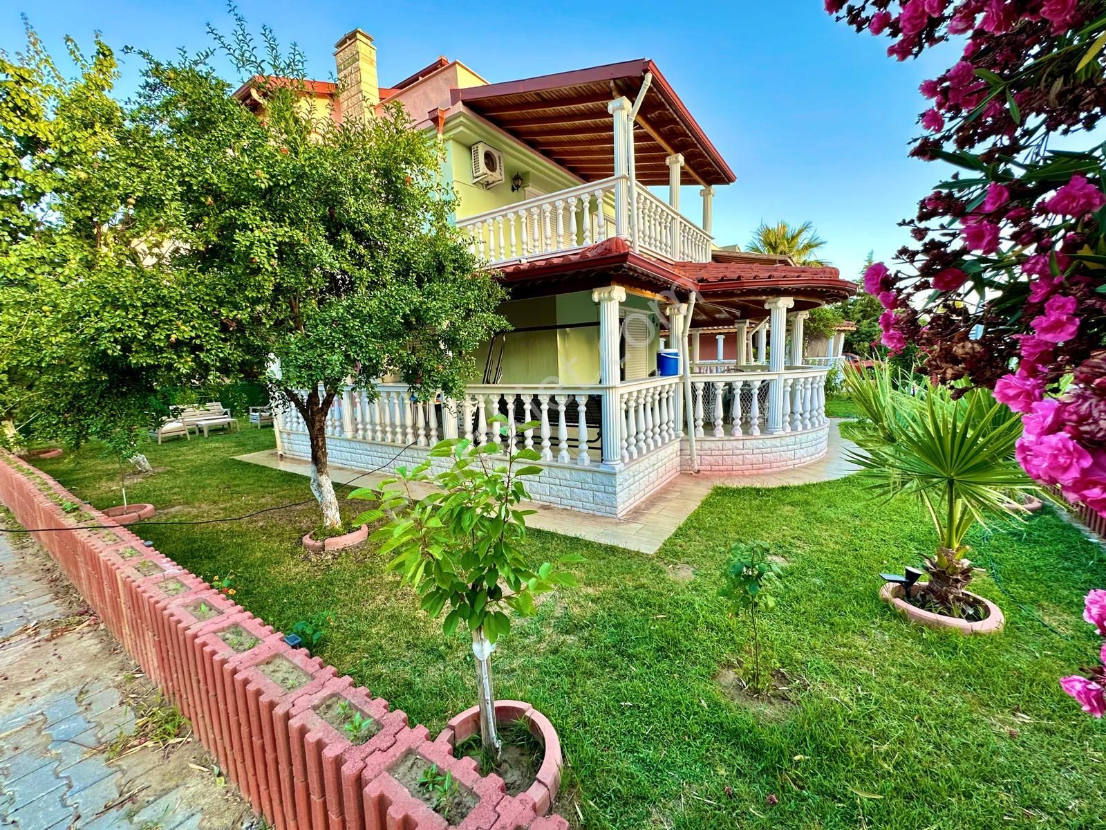 İzmir Dikili Site İçerisinde Satılık Villa  İzmir Dikili Salihleraltı Denize Sıfır Sitede Satılık Villa
