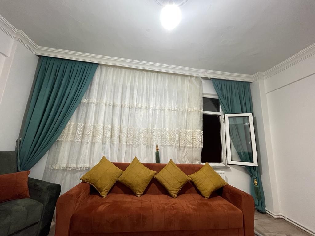 Fatih Hırka-i Şerif Satılık Daire  FATİH HIRKA-İ ŞERİF MAHALESİNDE /1+1 /70 M2 / 3. KAT / SATILIK DAİRE