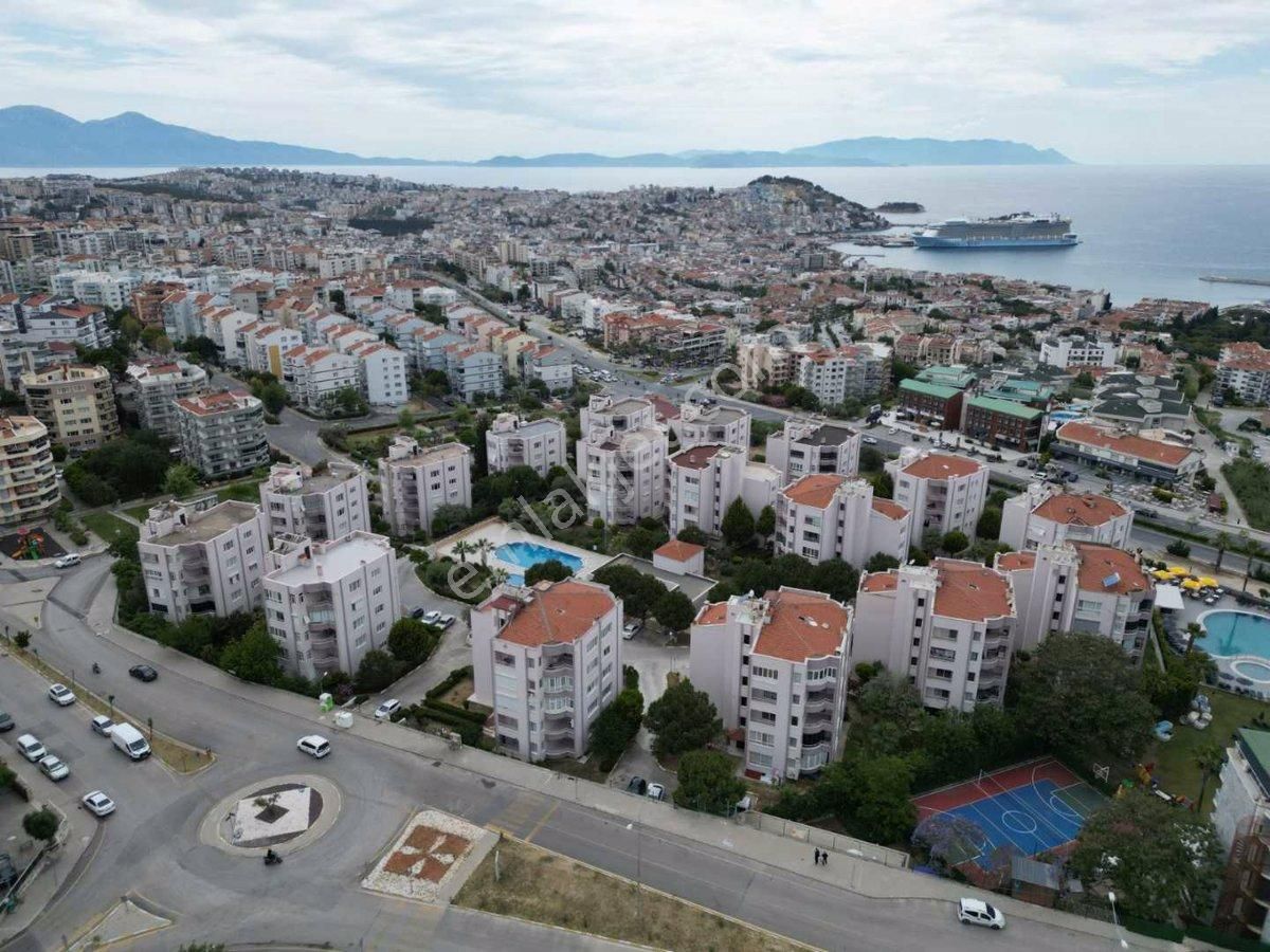 Kuşadası Türkmen Satılık Daire Ege Mahallesi Yalıkent Sitesi'nde  ,Şehir Merkezi Arakat Daire