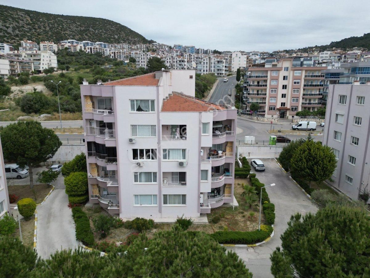 Kuşadası Ege Satılık Daire EGE MAHALLESİNDE SİTE İÇERİSİNDE MUHTEŞEM KONUMDA ARAKAT DAİRE