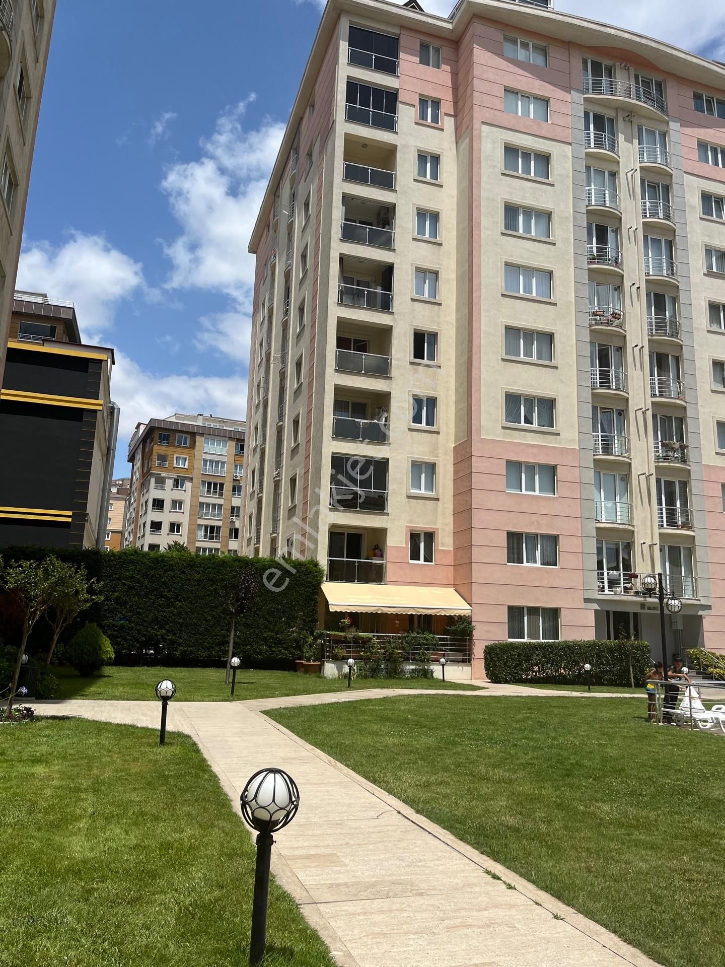 Beylikdüzü Adnan Kahveci Satılık Daire ADNAN KAHVECİ MAHALLESİNDE 3+1 SATILIK DAİRE