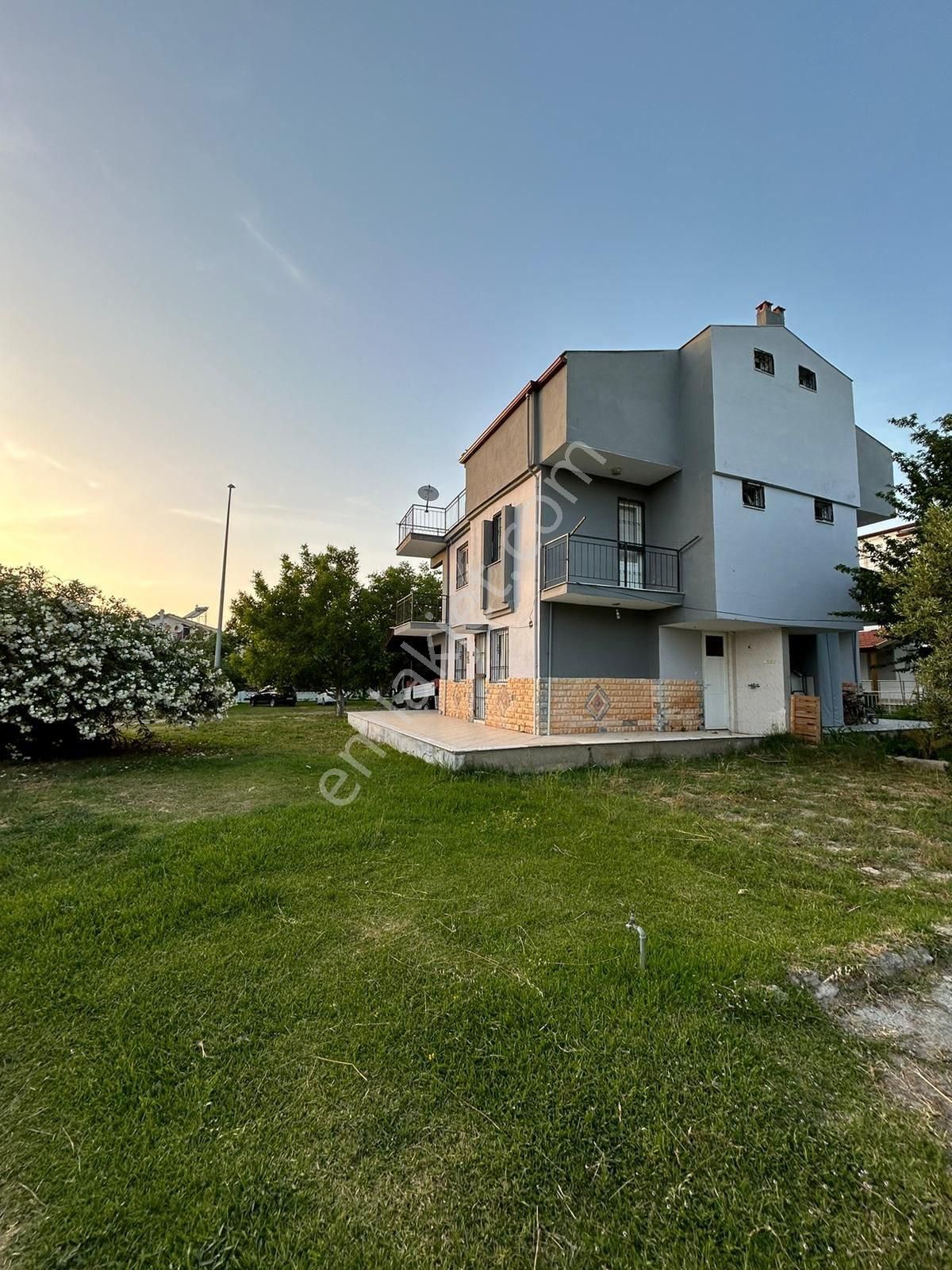 Kuşadası Davutlar Kiralık Villa KUŞADASI PLAJA 5DK EŞYALI AYLIK VİLLA