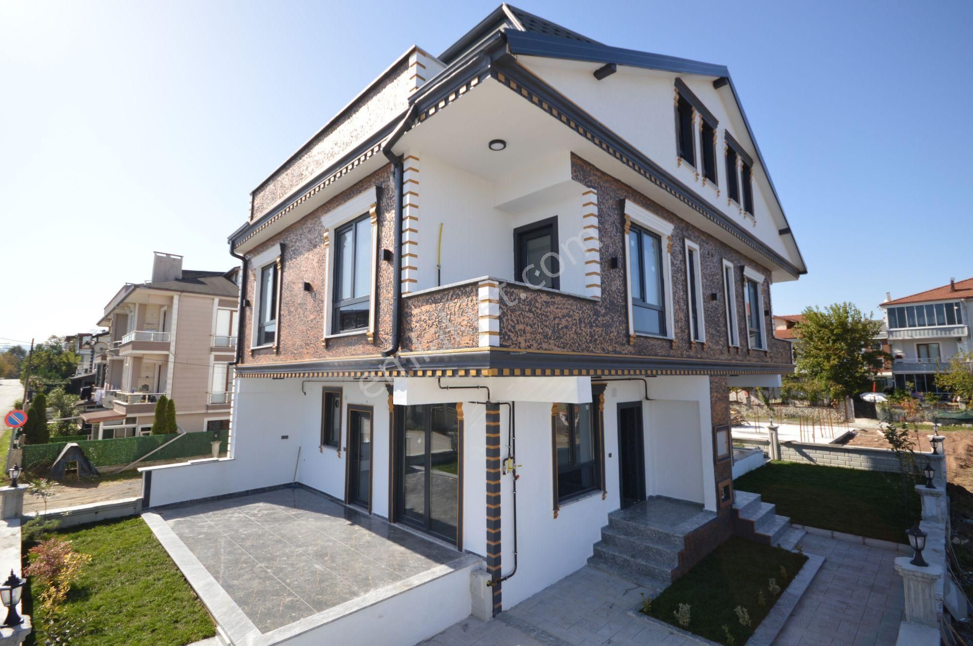 Kocaali Yalı Satılık Villa  SAKARYA KOCAALİ DE  MÜSTAKİL BAHÇELİ 4+1 SIFIR VİLLA