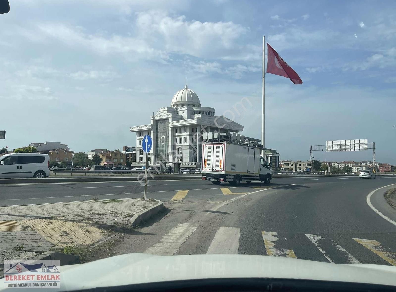 Marmaraereğlisi Kamaradere Satılık Konut İmarlı Marmara Ereğlisi merkezde köşe başında ki müstakil arsa acil