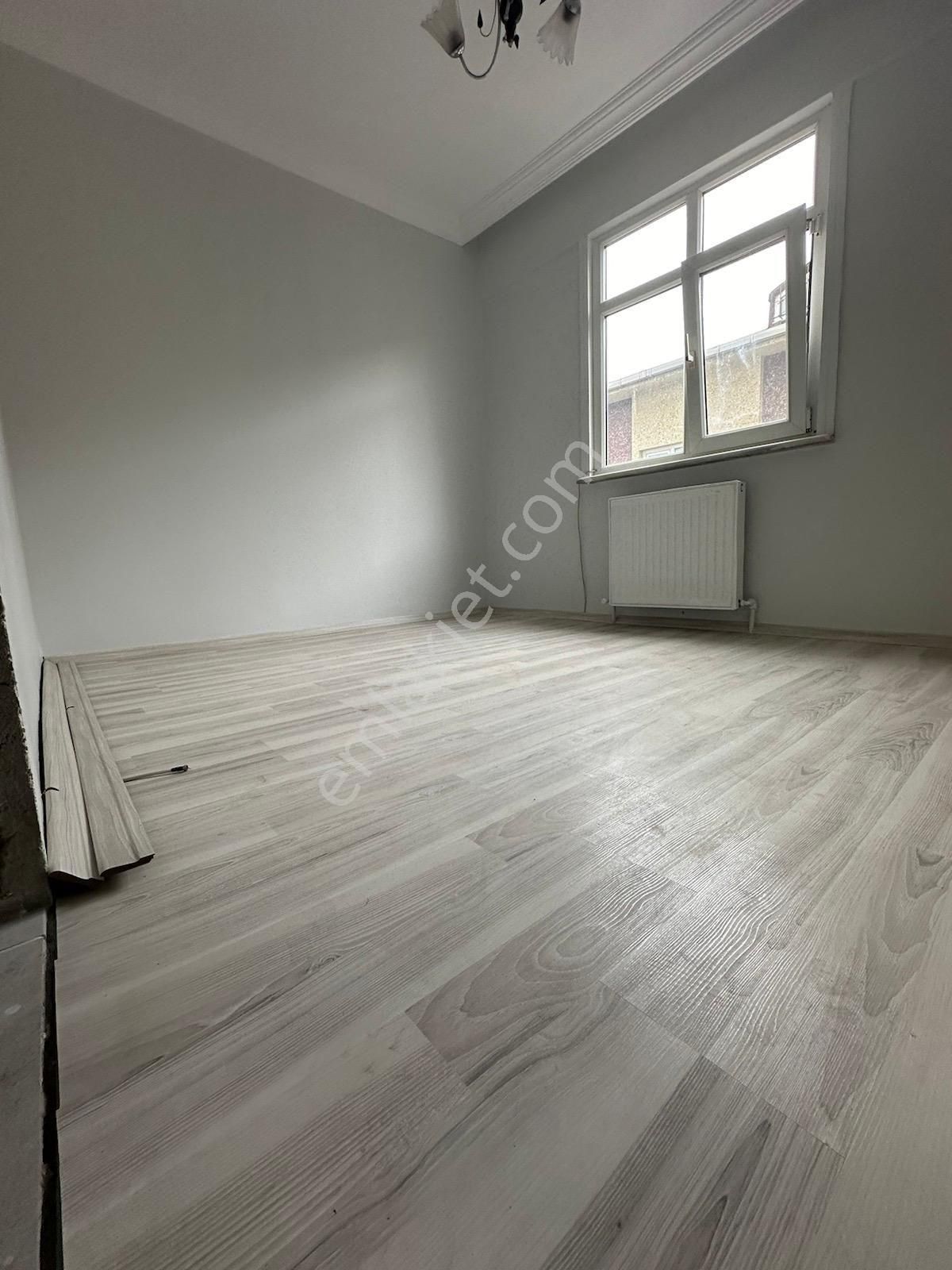 Zeytinburnu Sümer Satılık Daire  ZEYTİNBURNU SÜMER MAHALLESİ CADDE ÜSTÜNDE 80 METREKARE 2+1 SATILIK DAİRE