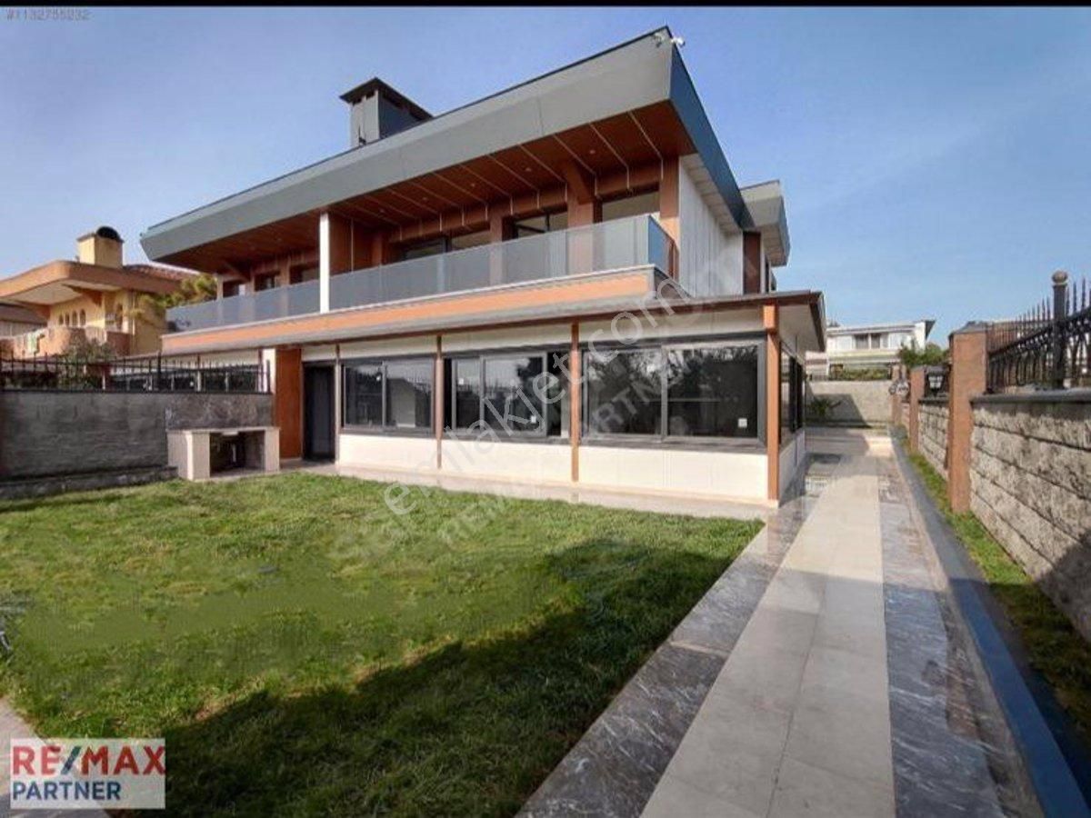 Büyükçekmece 19 Mayıs Satılık Villa GÜZELCE'DE SATILIK 4+2 VİLLA