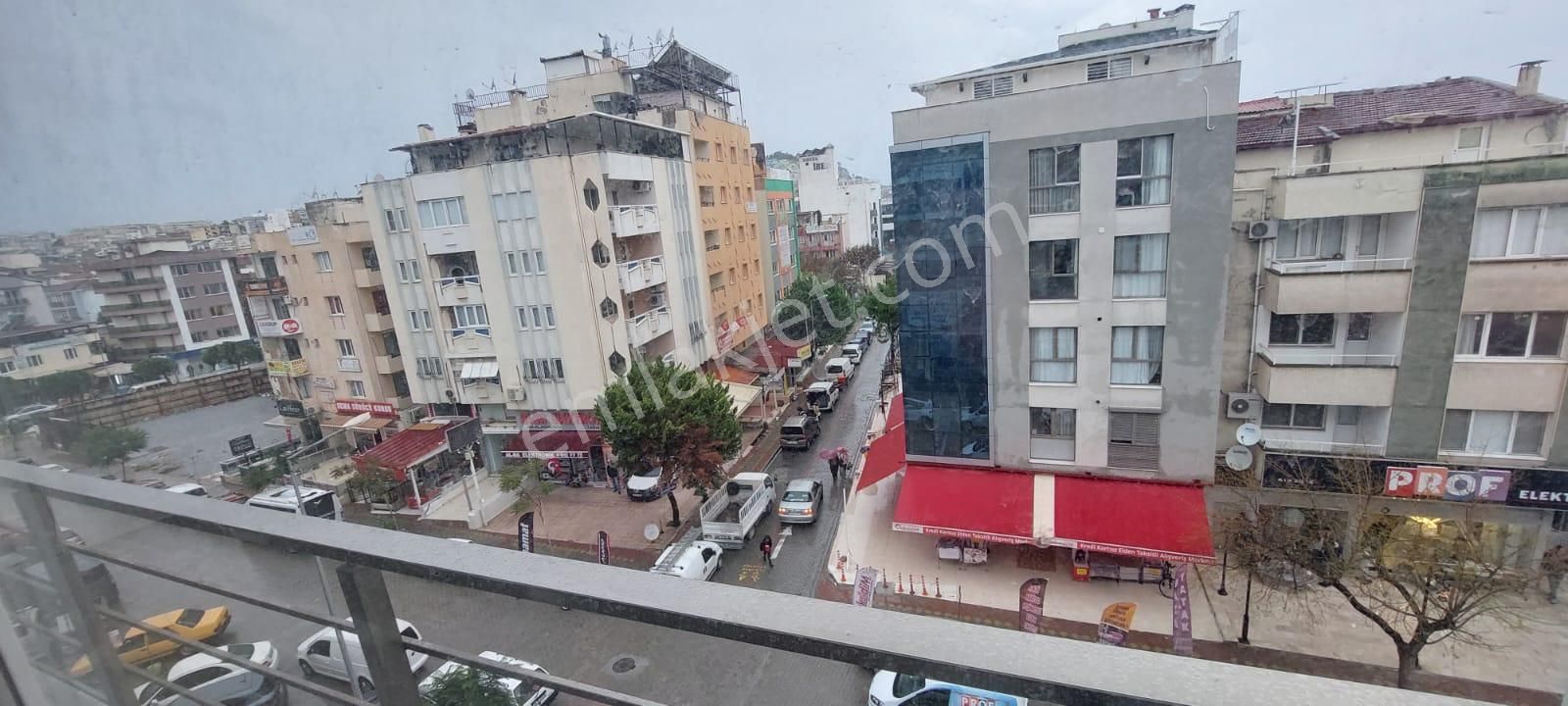 Kuşadası Cumhuriyet Kiralık Genel  TAM MERKEZDE 700 M2 DERSANE VEYA SAĞLIK MERKEZİ YAPMAYA UYGUN İŞYERİ