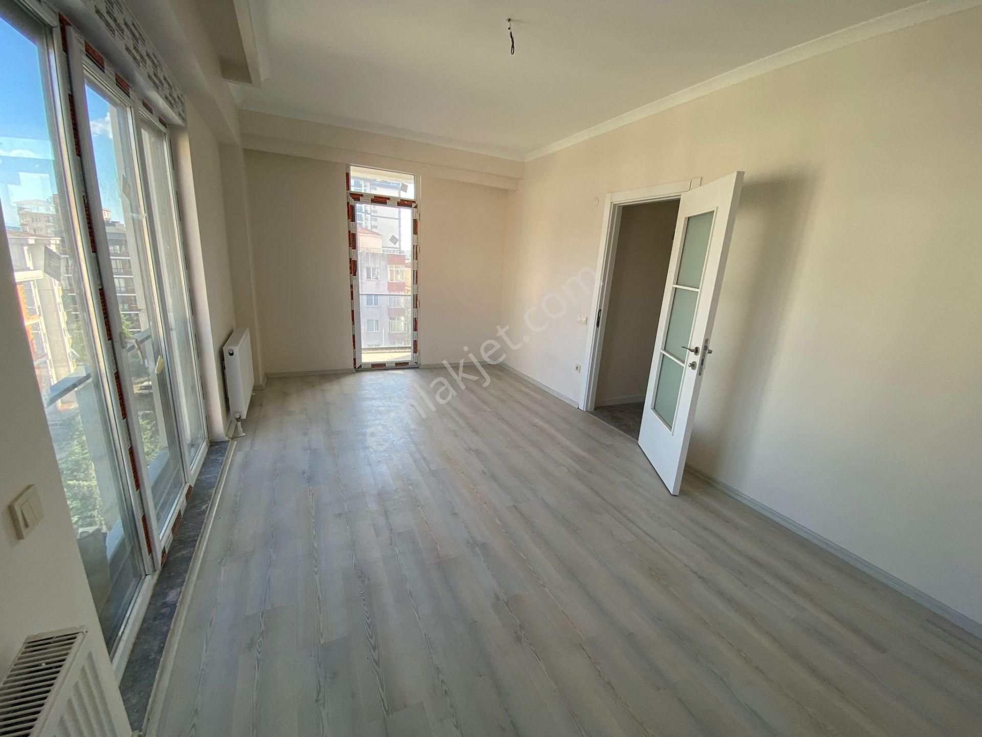 Maltepe Cevizli Satılık Daire  EMLAK DÜNYASI MALTEPE ORHANGAZİ CADDESİNDE 3+1 SATILIK DAİRE