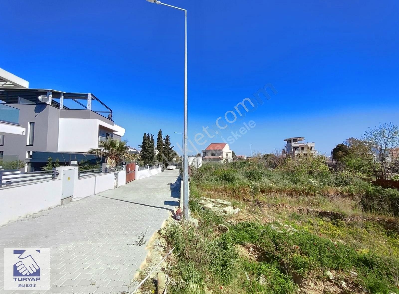 Urla İskele Satılık Villa İmarlı Urla İskele ' de 1150 m2 0,25 / 0,50 imarlı arsa