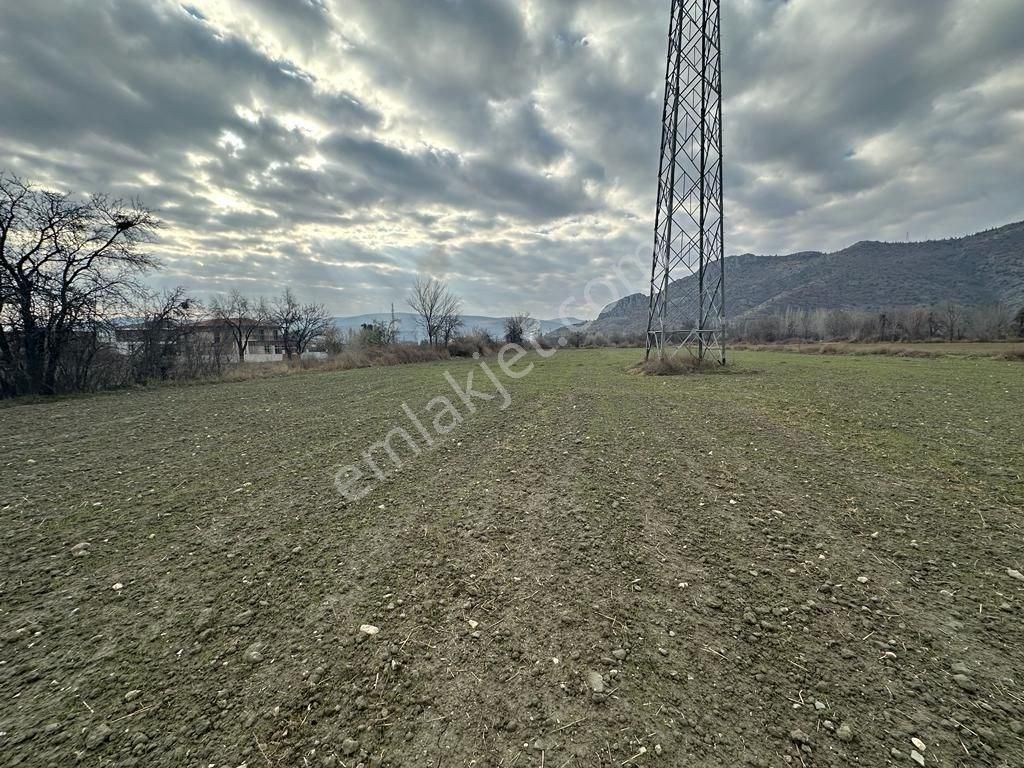 Turhal Kat Köyü (Çay) Satılık Konut İmarlı TURHAL ADLİYE KARŞISINDA TRAFO ARKASINDA SATILIK VİLLA ARSALARI