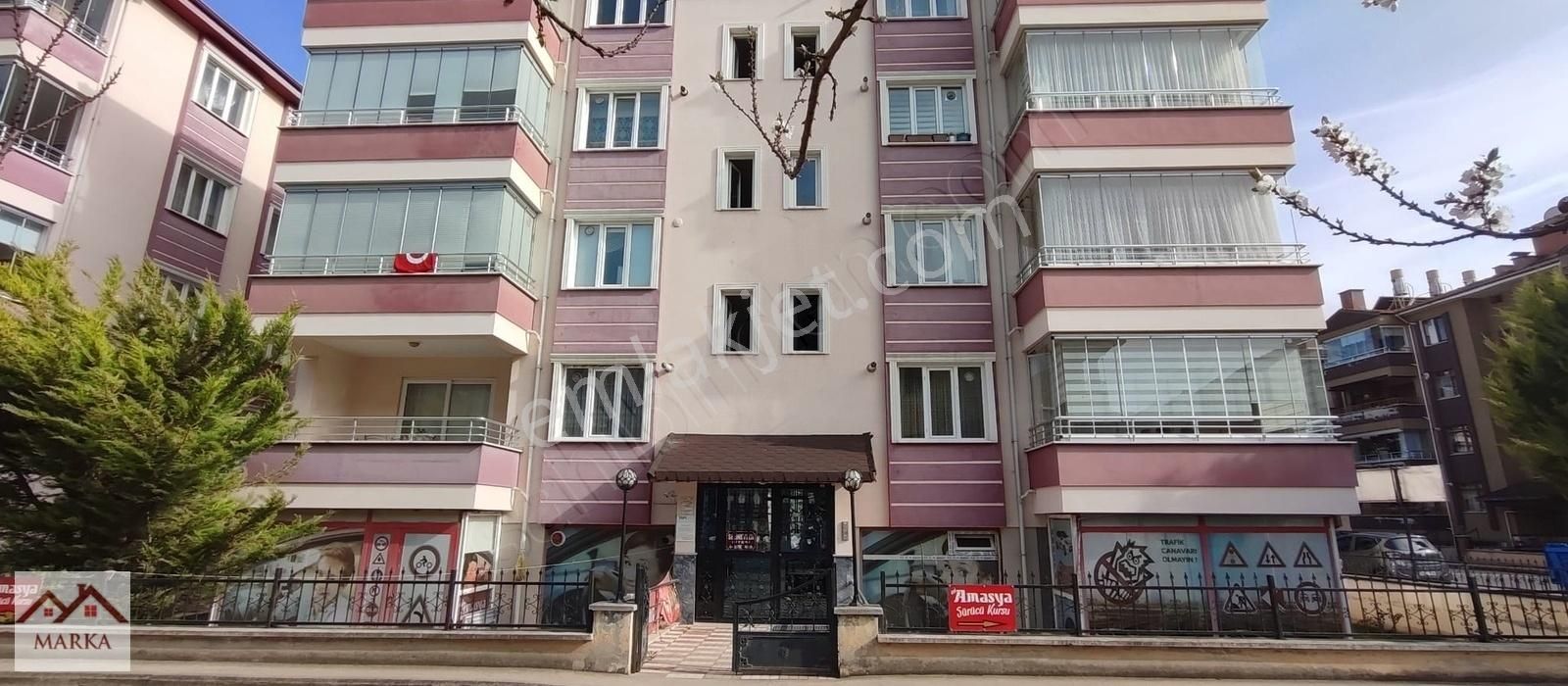 Amasya Merkez Hacılar Meydanı Satılık Daire HACILARDA MERKEZİ KONUMDA 170 m2 GENİŞ 3+1 ACİL SATILIK