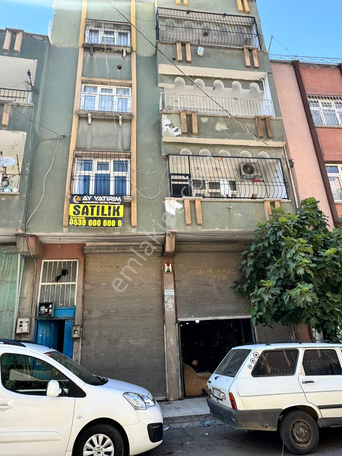 Şehitkamil Selahattin Eyyubi Satılık Daire Selehaddin eyyübi mahallesinde 3 kat + teras + ticari dükkan
