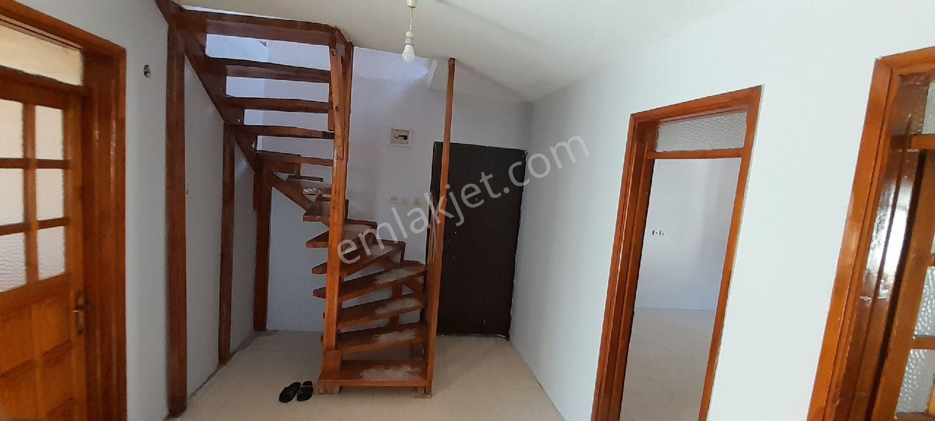 Karabağlar Çalıkuşu Kiralık Daire KİRALIK 4+1 DUBLEKS KILİMALI TERASLI ÇİFT BANYOLU LAVABOLU FERAH GENİŞ BİR DAİRE 