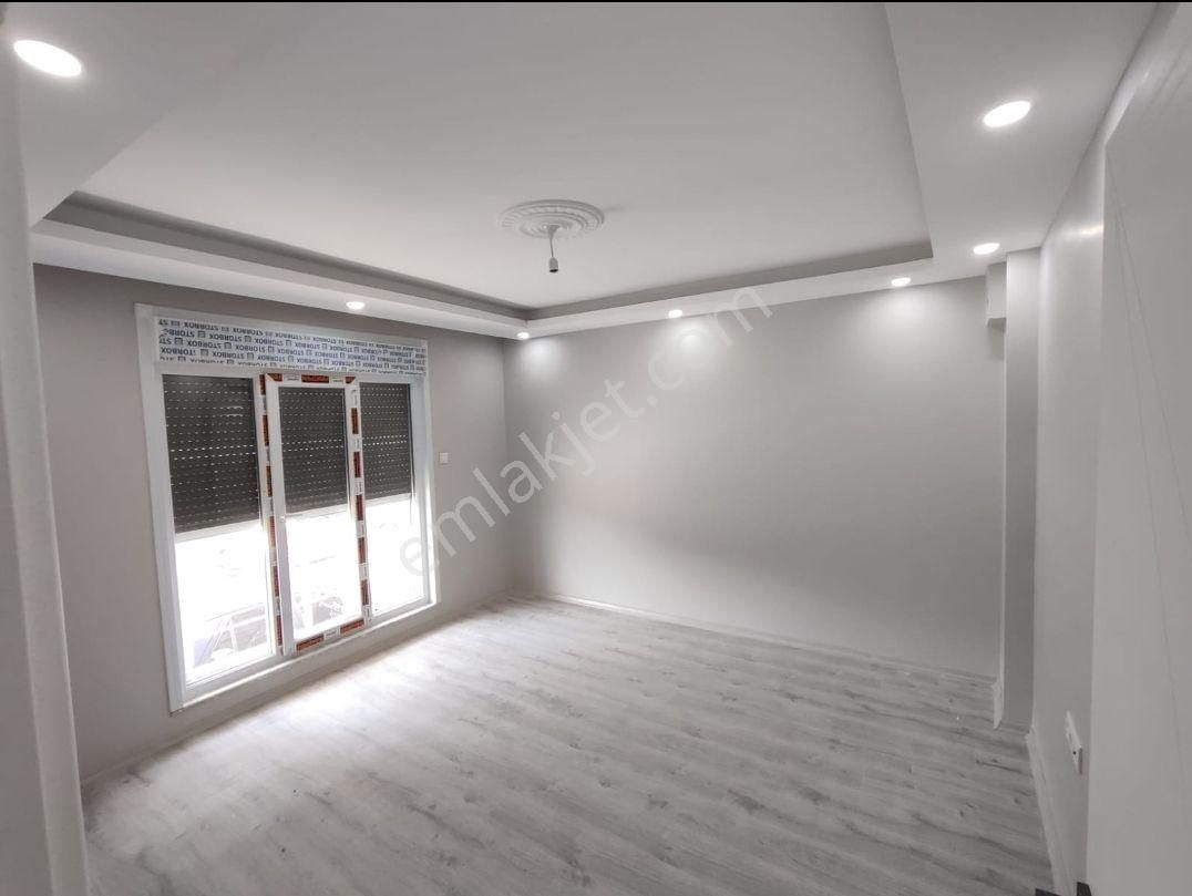 Küçükçekmece Tevfik Bey Kiralık Daire ADRESTEN TEVFİKBEY MAHALLESİ'NDE BALKONLU KİRALIK 75M2  2+1 YÜKSEK GİRİŞ