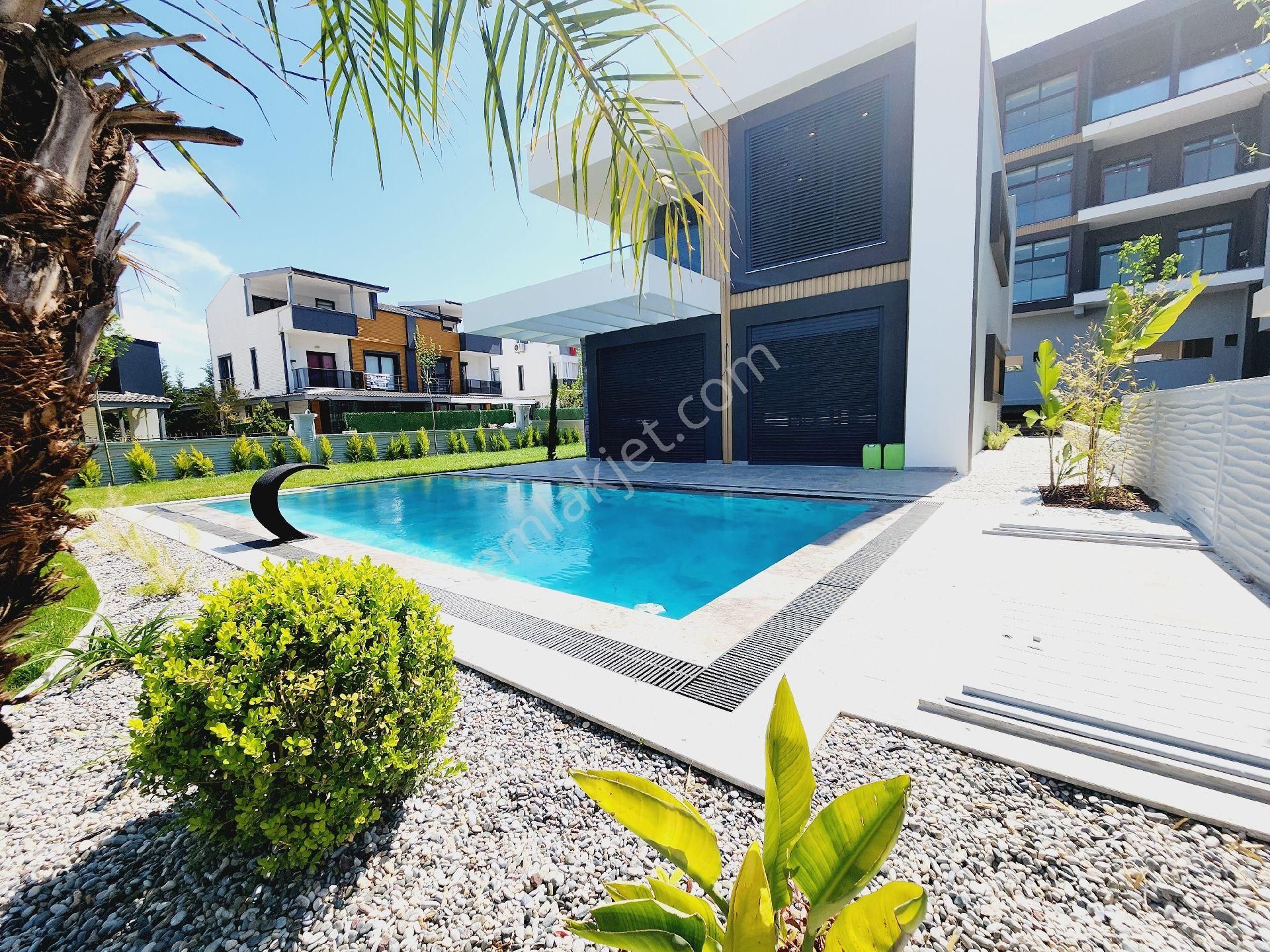 Aydın Kuşadası Bahçeli Satılık Villa Kuşadası satılık harika geniş havuzlu villa 