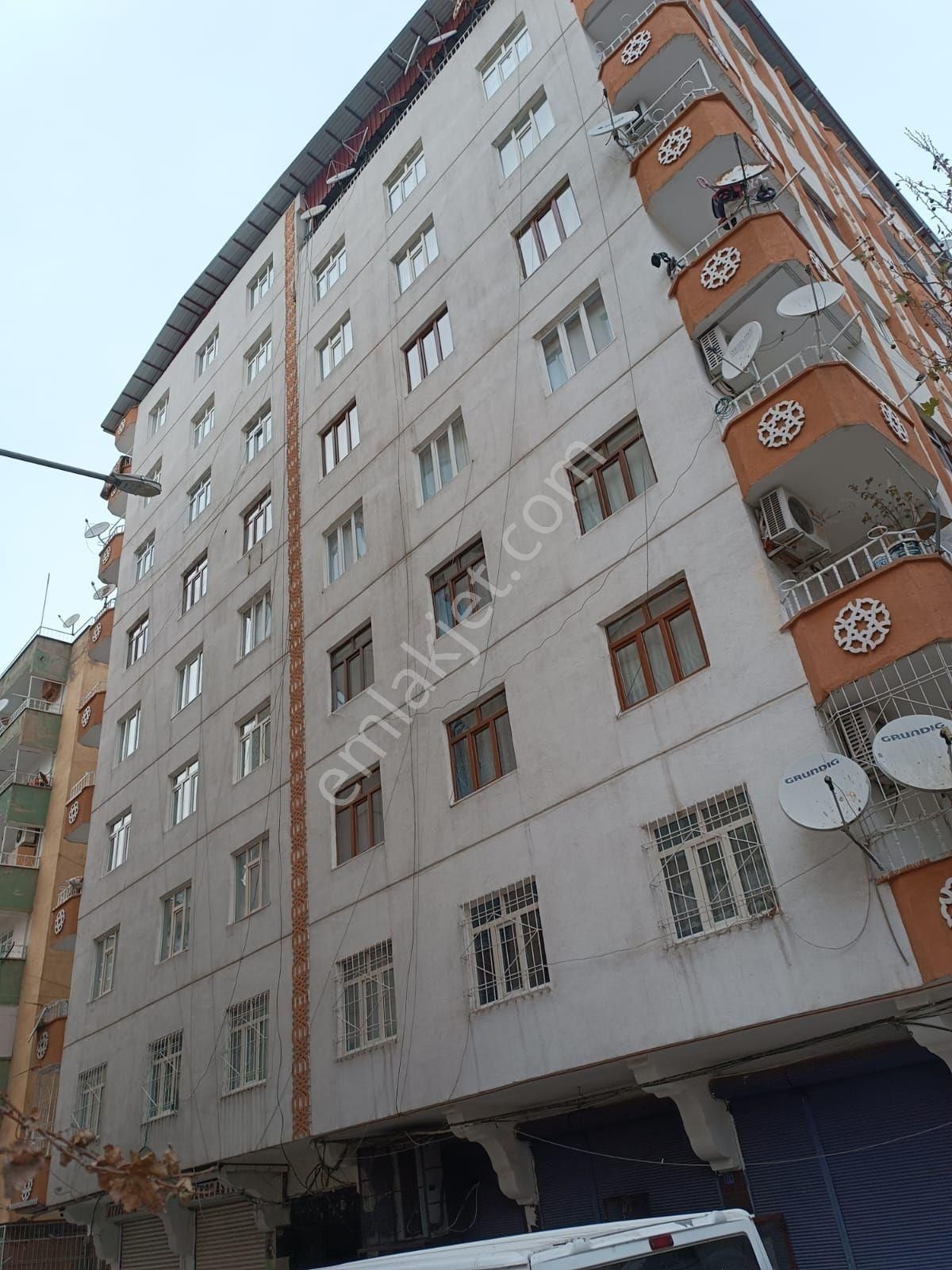 Bağlar Mevlana Halit Satılık Daire Satılık daire doğal gaz asansörlü kat 6 polis oklu civar