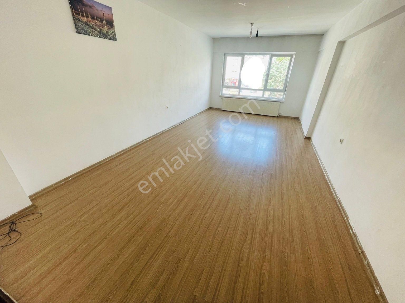 Keçiören Bademlik Kiralık Daire BADEMLİK YOLU CADDE ÜSTÜ KATTA KİRALIK 3+1