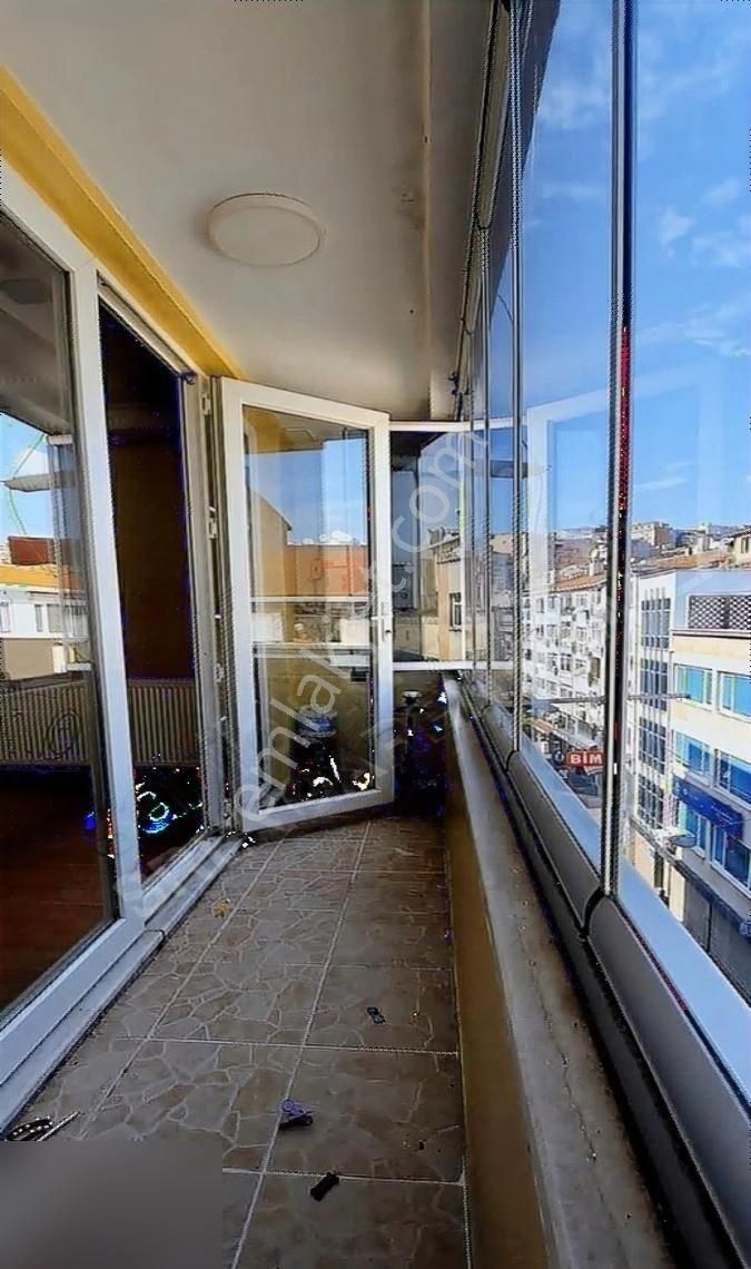 Beyoğlu Küçük Piyale Kiralık Daire 2715 Rengarenk'ten Kasımpaşa'nın Gözde Bina'sında 2+1 Kiralık