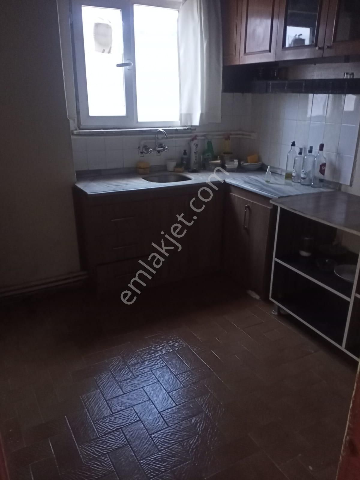 Kağıthane Sultan Selim Kiralık Daire SANAYİ MAH. METROYA YÜRÜME MESAFESİNDE 80M2 2 +1 BALKONLU