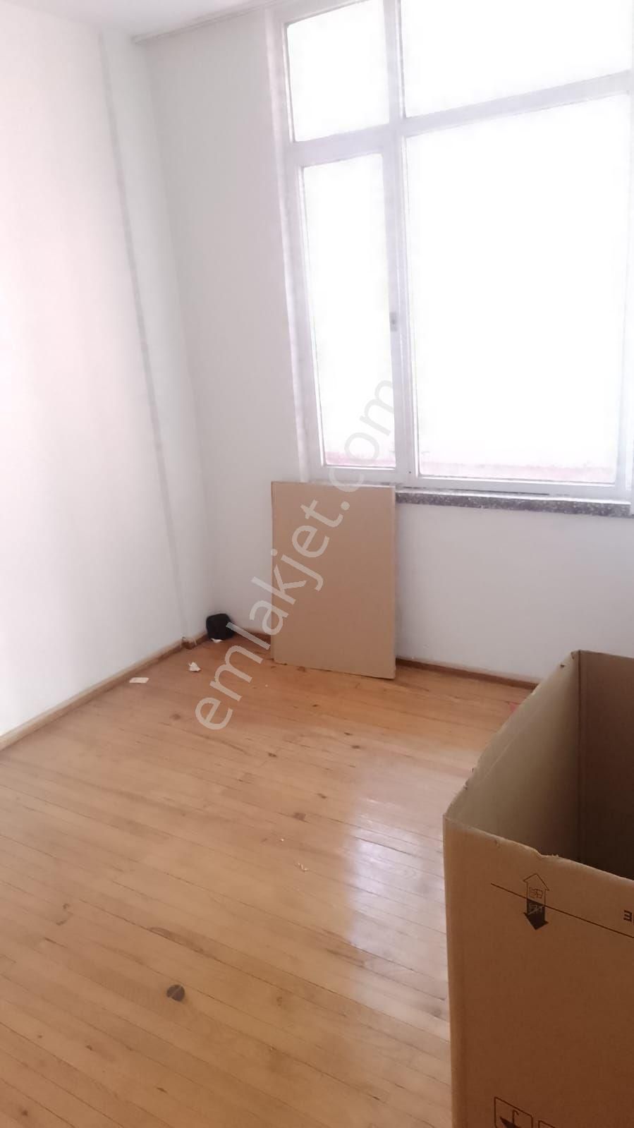 Turgutlu Acarlar Kiralık Daire Eski Belediye binası arkası Kiralık Ofis için uygundur. 