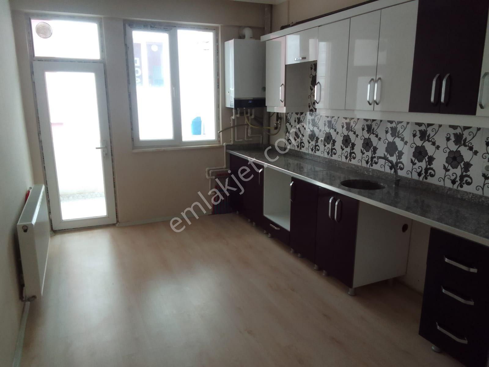 Kars Merkez Şehitler Kiralık Daire  ALTIN EMLAKTAN 3+1 ARA KAT ŞEHİTLER MAH. ÜNİVERSİTE YOLUNDA 