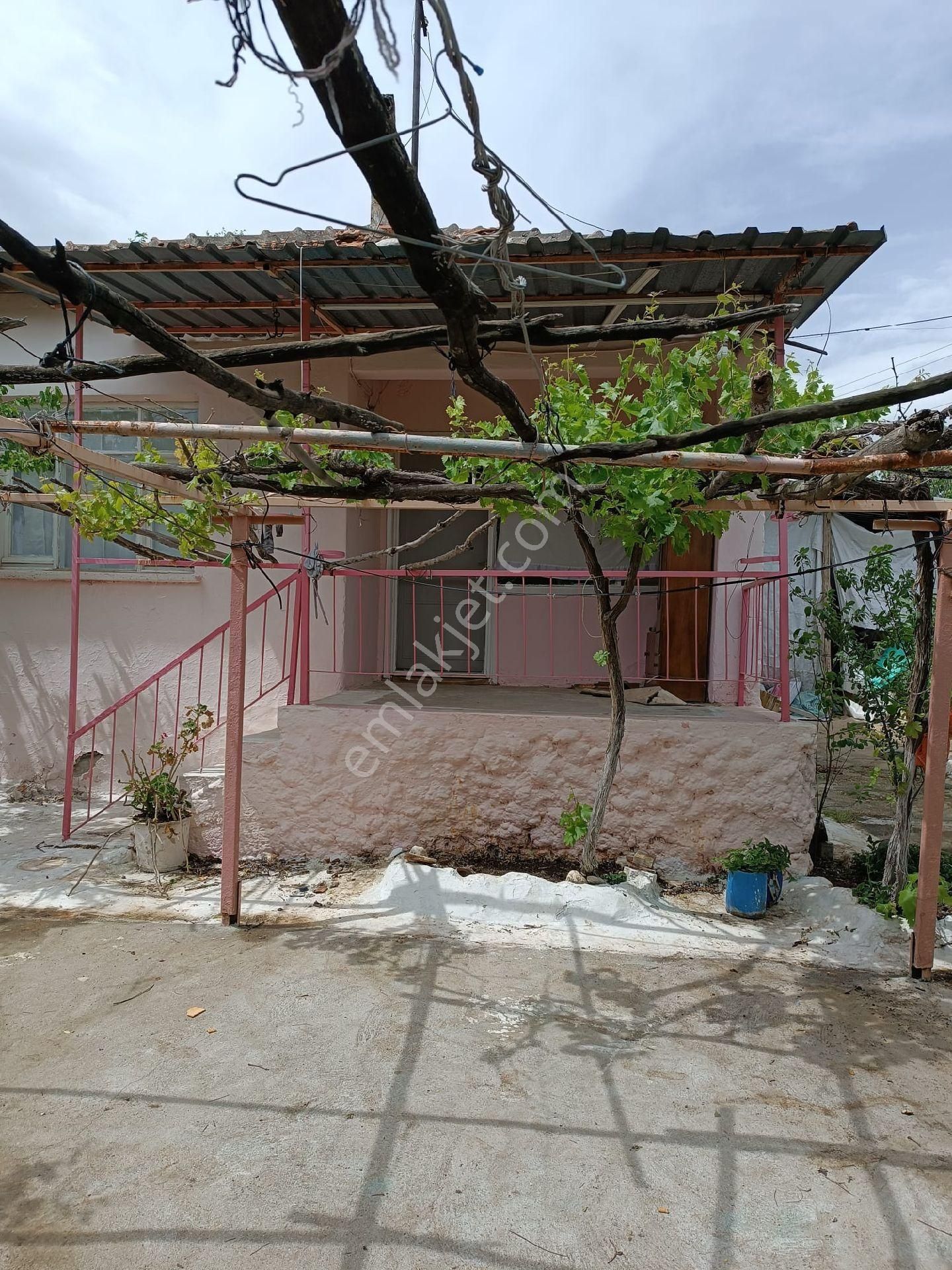 Şehzadeler Sancaklıbozköy Satılık Bağ & Bahçe Manisa Şehzadeler SancaklıBozköy'de Satılık İçinde Ev Mevcut olan Arsa