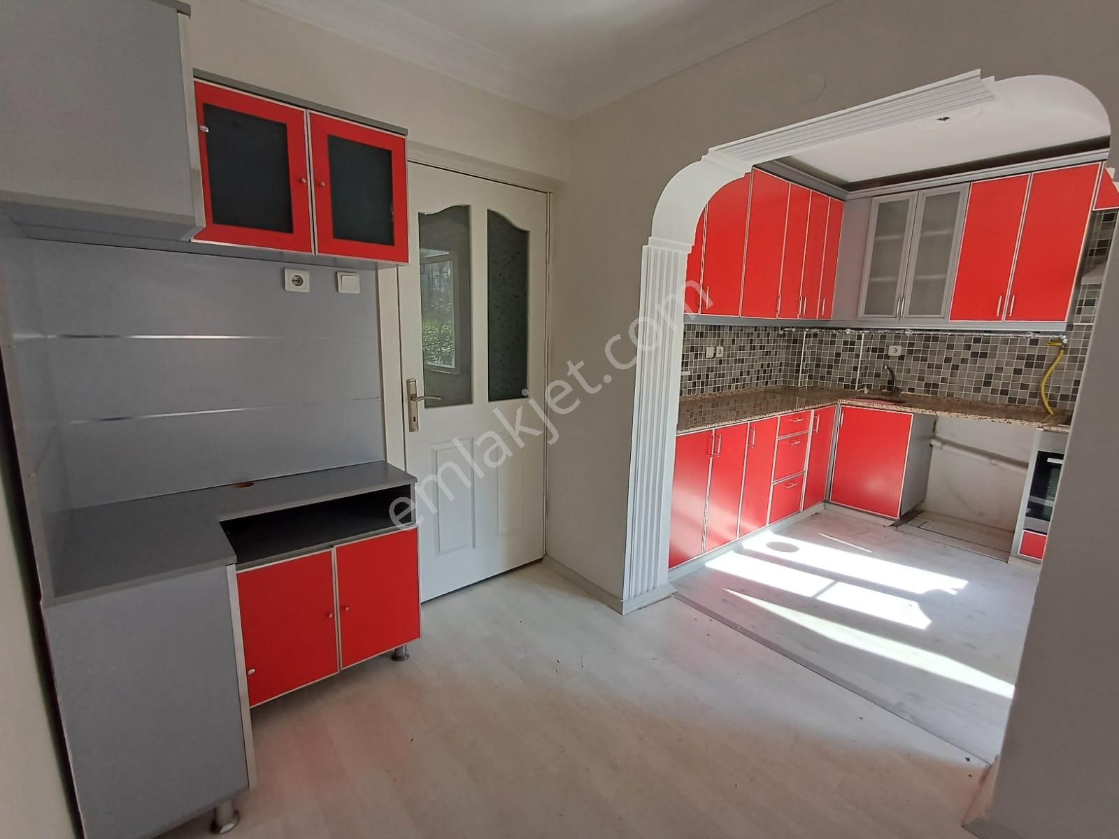 Şehzadeler Saruhan Satılık Daire   SARUHAN MAHALLESİ   3+1 125 M2 5 KATLININ 2.KATI