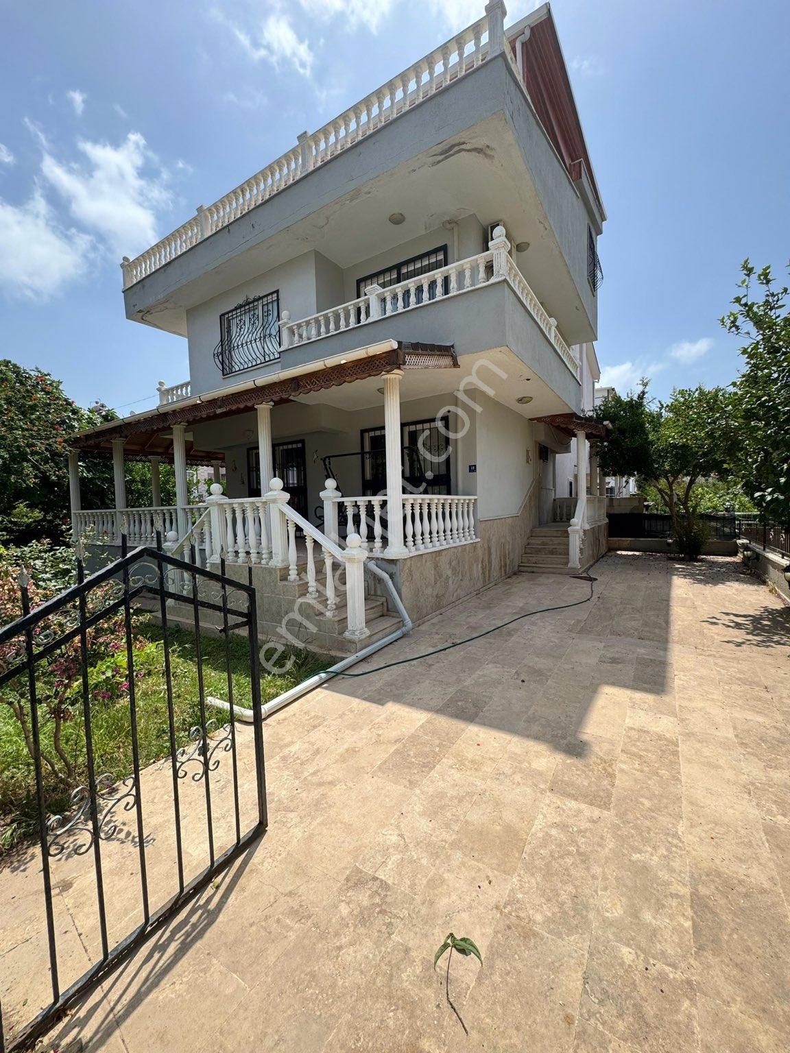 Didim Altınkum Satılık Villa DİDİM RETÜRK'TEN DENİZE 300M MESAFEDE 5+1 EFSANE VİLLA