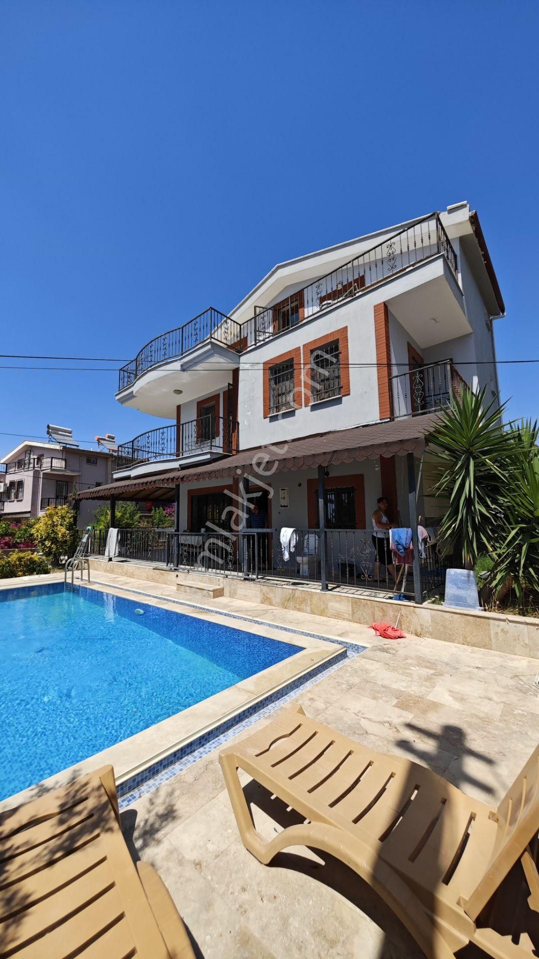 Aydın Kuşadası Bahçeli Satılık Villa  DENİZ MANZARALI ÖZEL HAVUZLU 4+1 VİLLA