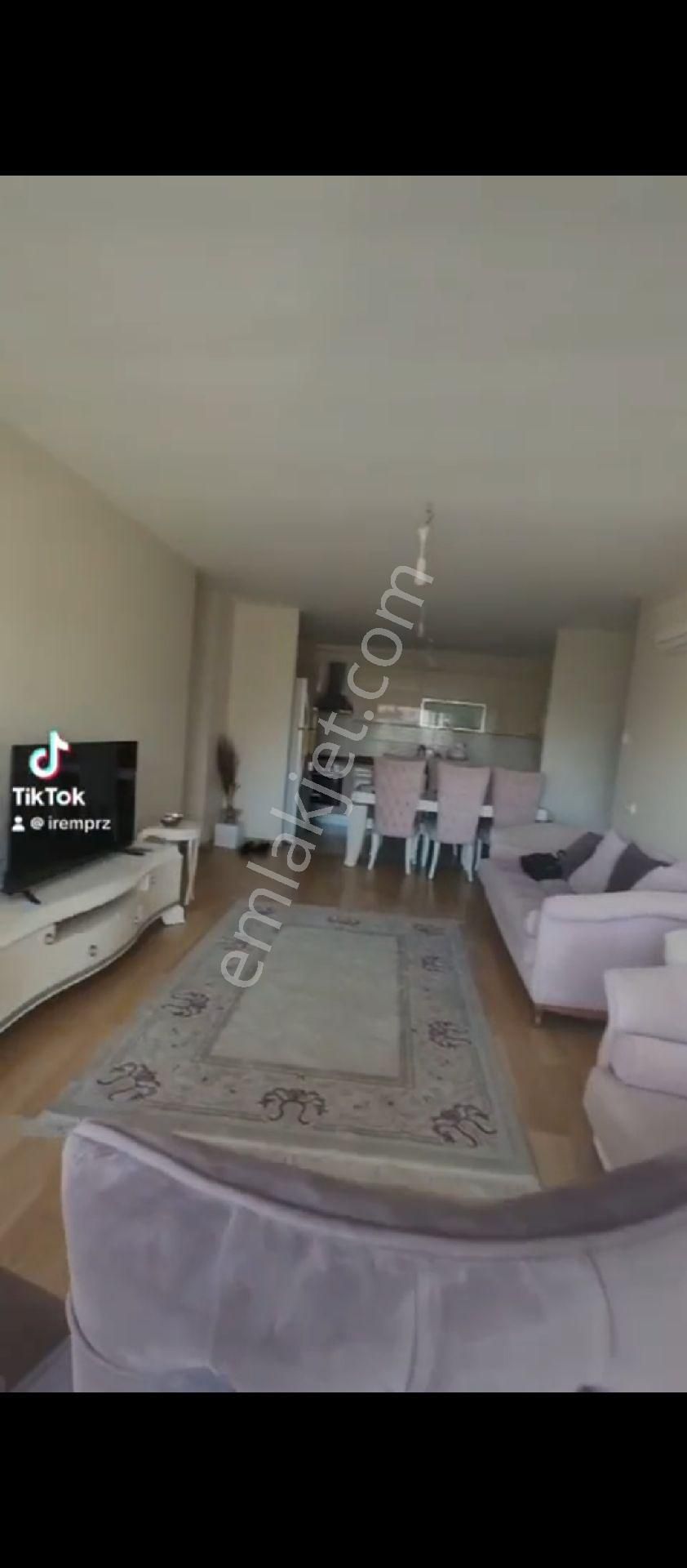 Beylikdüzü Adnan Kahveci Eşyalı Kiralık Daire Beylikdüzü Adnan Kahveci Mahallesi'nde site içerisinde 1+1 full eşyalı deniz manzaralı kiralık daire