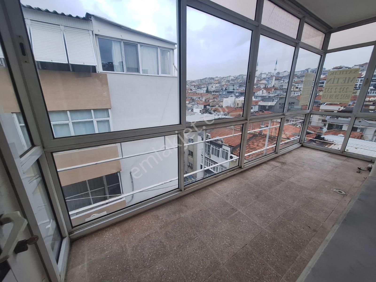 Karabağlar Basın Sitesi Satılık Daire Hatay Renklide Cadde Üzeri 2+1 Asansörlü