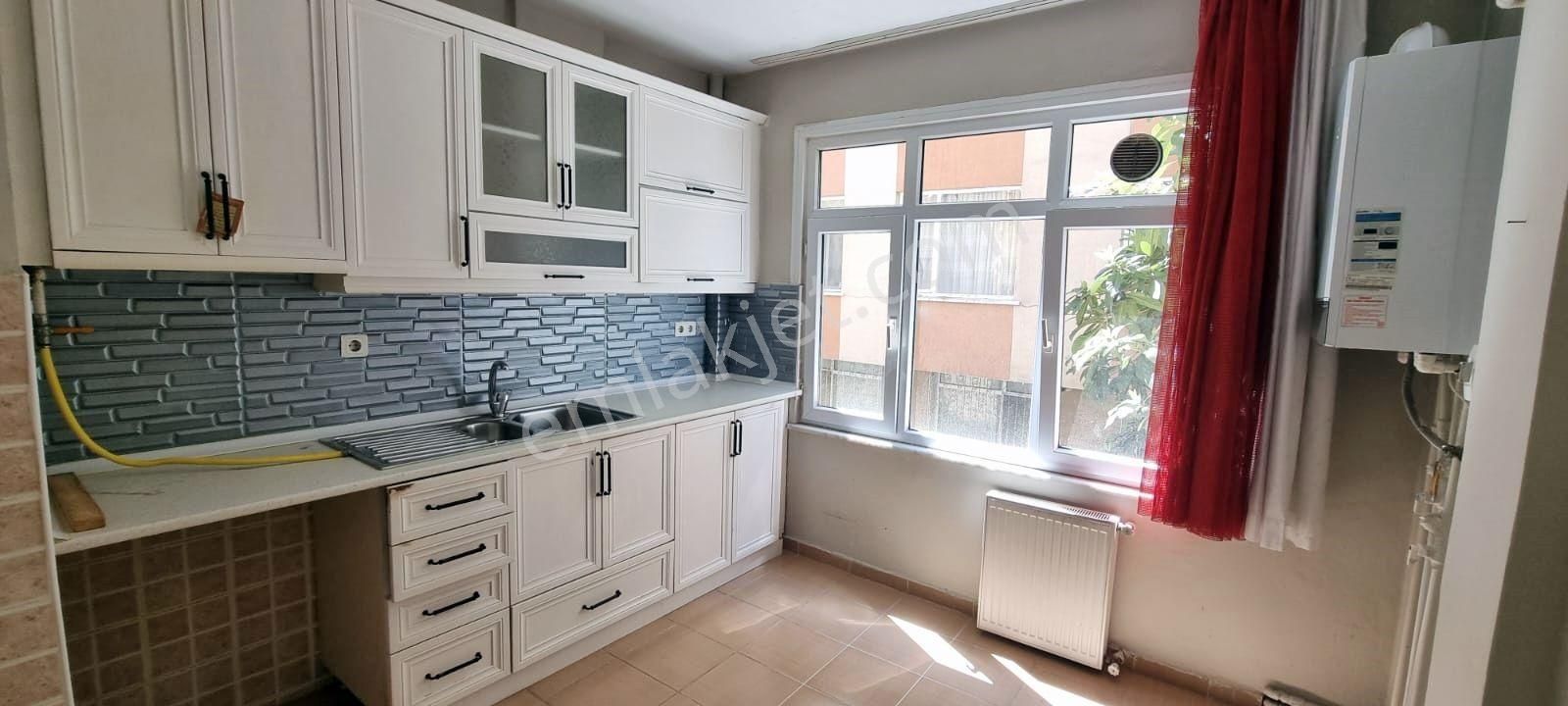 İstanbul Kadıköy Marmaraya Yakın Kiralık Daire  KOZYATAĞI NDA KOZZY AVM VE METRO YA YAKIN KOMBİLİ GENİŞ M2 2+1 DAİRE