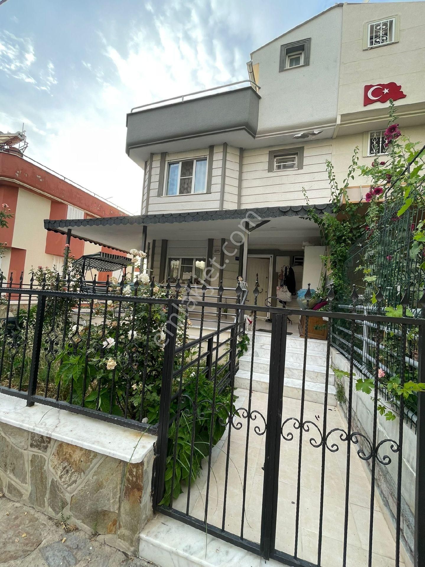 Aydın Kuşadası Deniz Manzaralı Satılık Villa  KADINLAR DENİZİNDE EŞYALI 4+1 SATILIK TRİPLEKS
