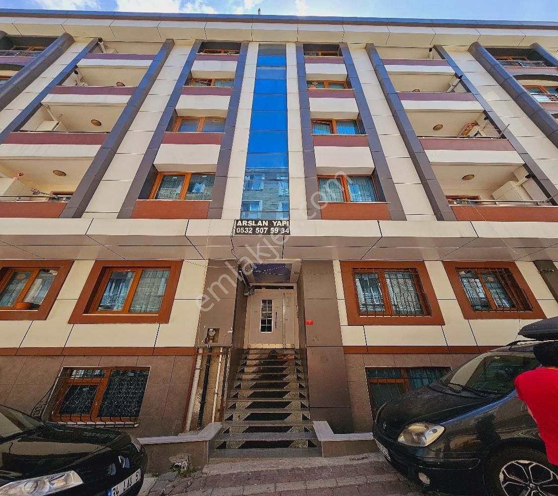 İstanbul Esenyurt Hastaneye Yakın Kiralık Daire ESENYURT  YEŞİLKENT MH ÇATI KATI 2.5+1 ASANSÖRLÜ İZİLASYONLI DAİ