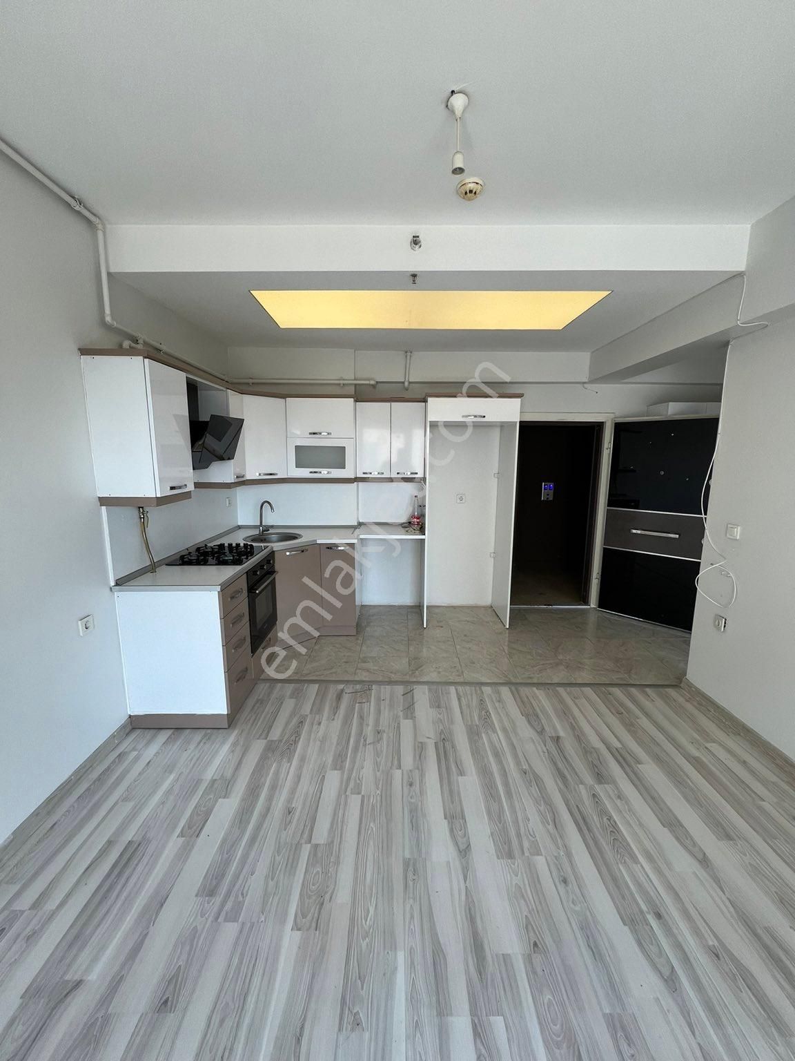 Esenyurt Piri Reis Site İçerisinde Kiralık Daire  METROBÜSE YAKIN UYGUN FİYATA KİRALIK 1.5+1 BALKONLU DAİRE