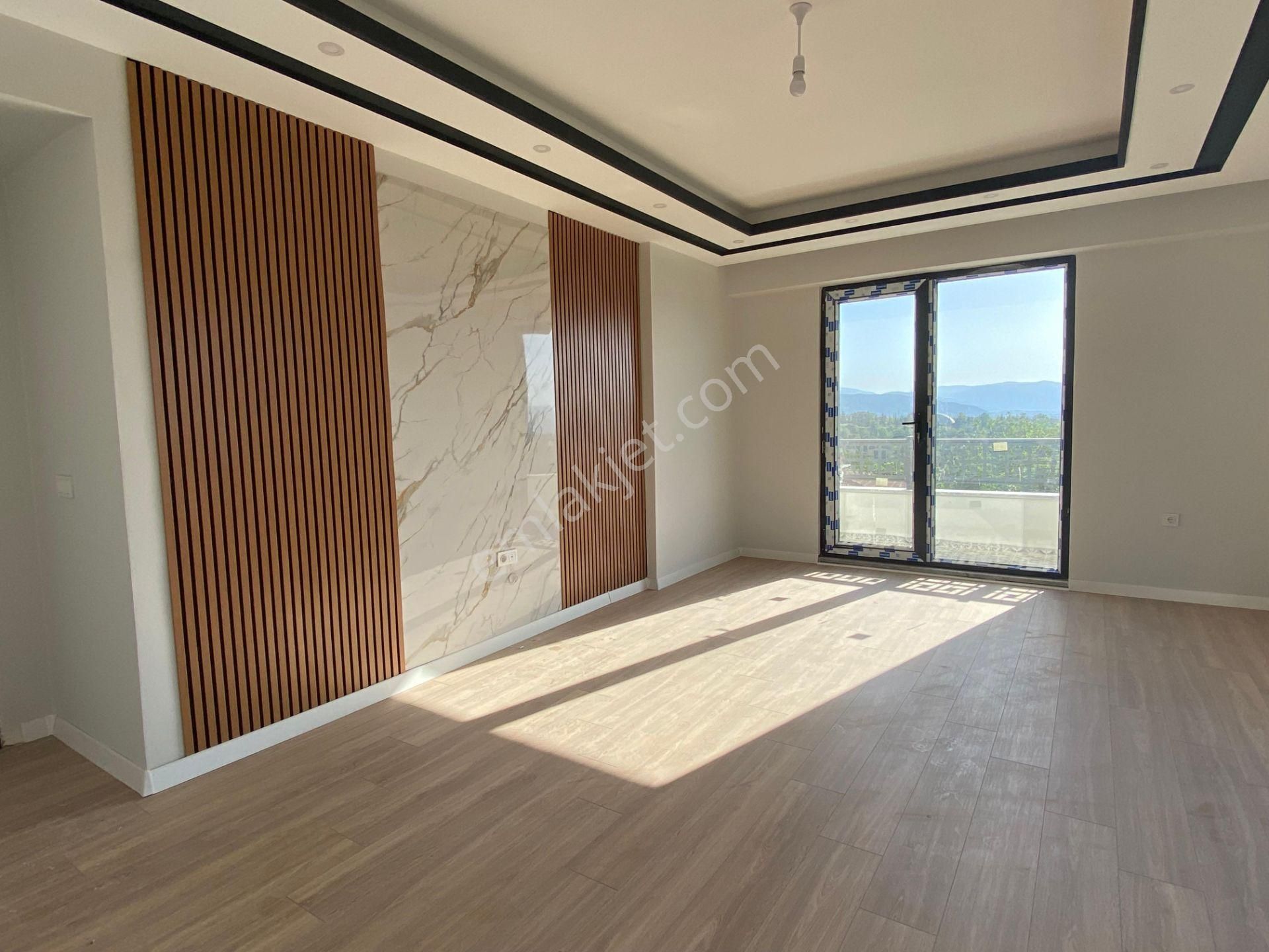 Başiskele Yeşilyurt Satılık Daire  YEŞİLYURT MAH. 157 m² ORTAK HAVUZLU SATILIK 3+1 DAİRE